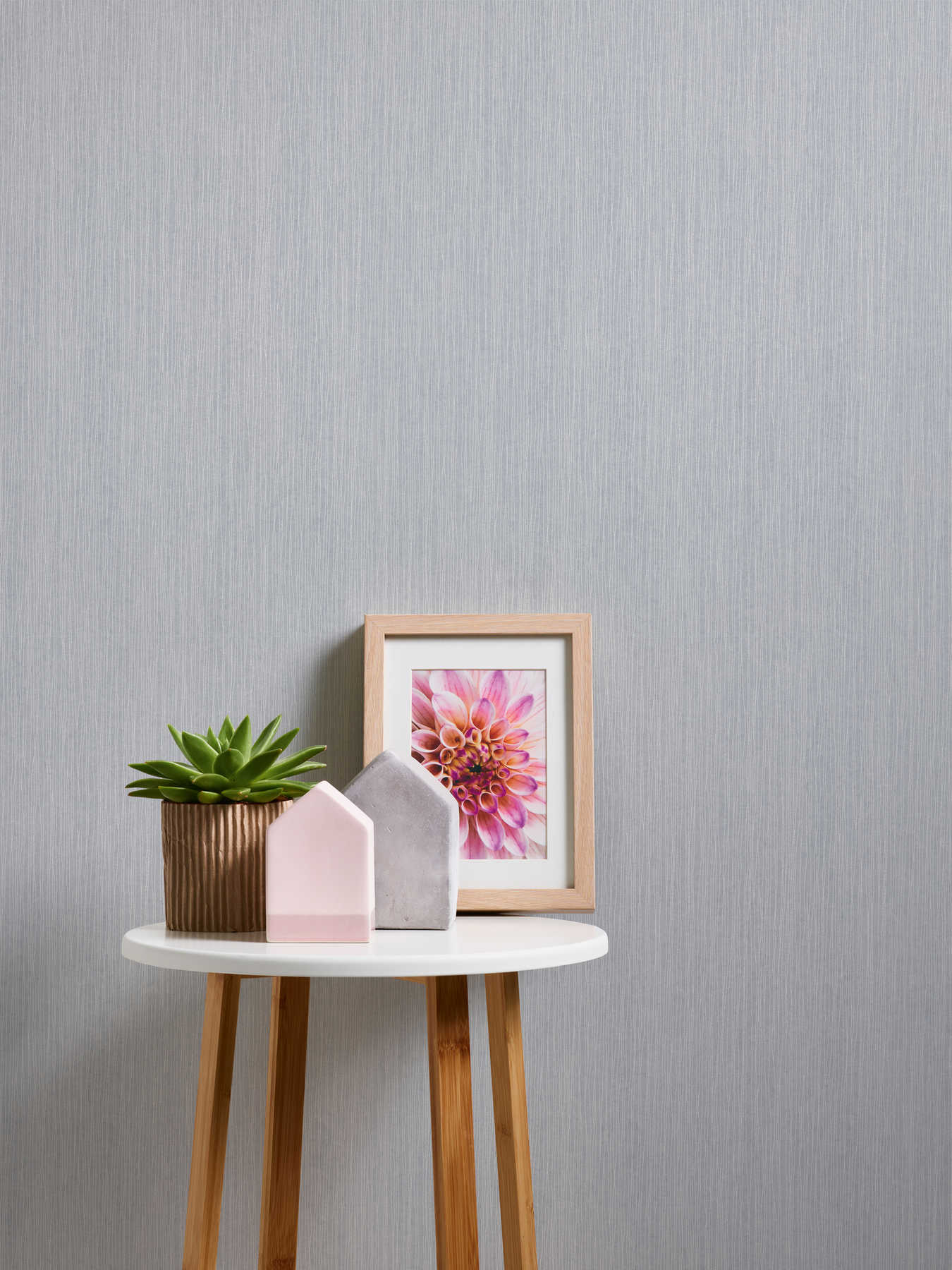             Paintable wallpaper non-woven with nature structure design
        