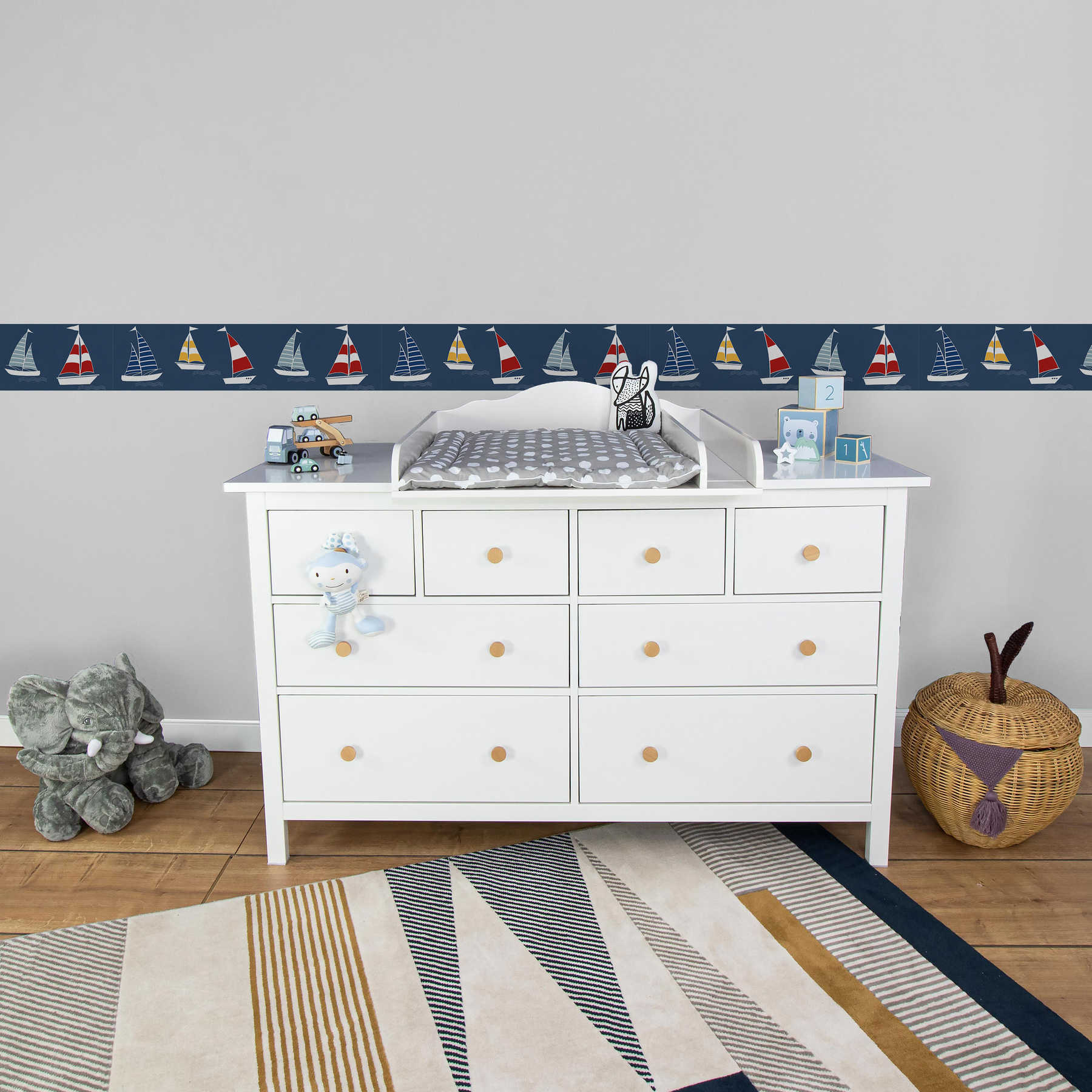             Children border "Sailboats" for boys room - blue, red, yellow
        