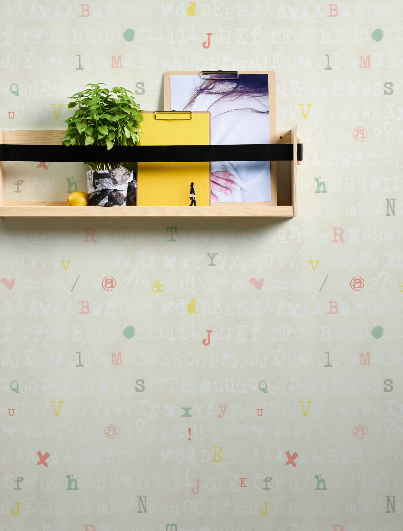             Papel pintado decoración gráfica con letras de colores para habitación juvenil - crema, amarillo
        
