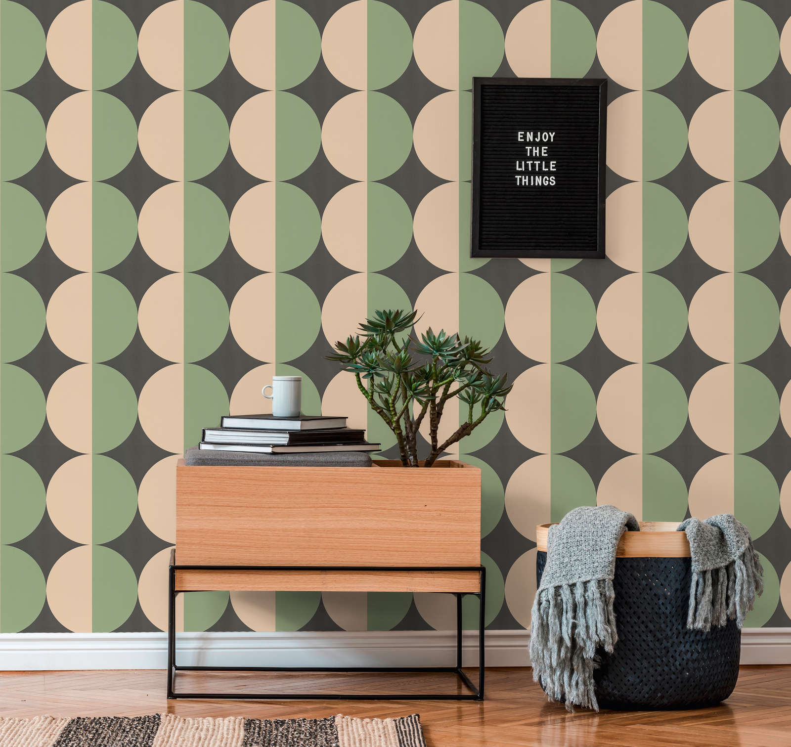             Graphic circle pattern non-woven wallpaper retro - green, beige, black
        