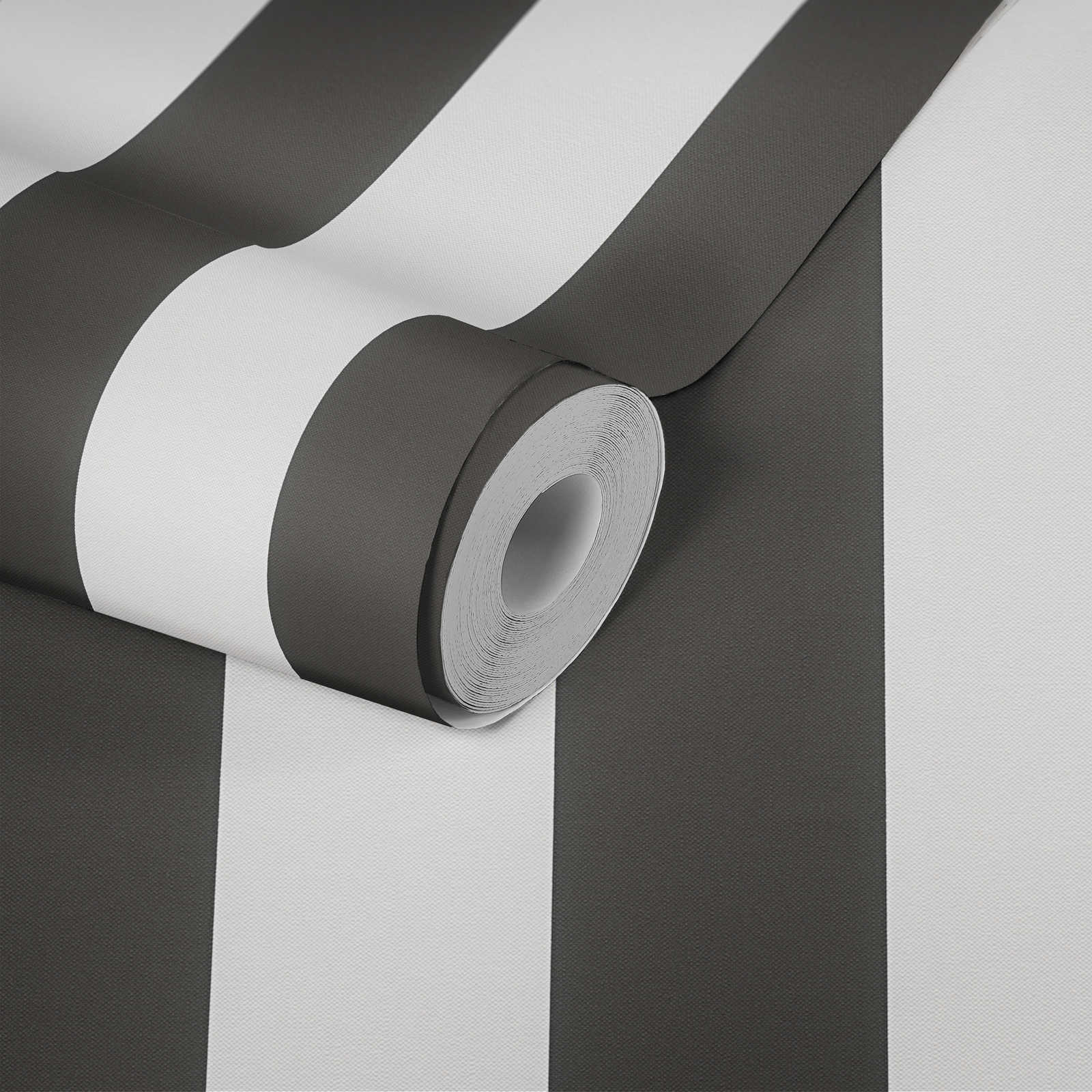             Striped wallpaper black and white design
        