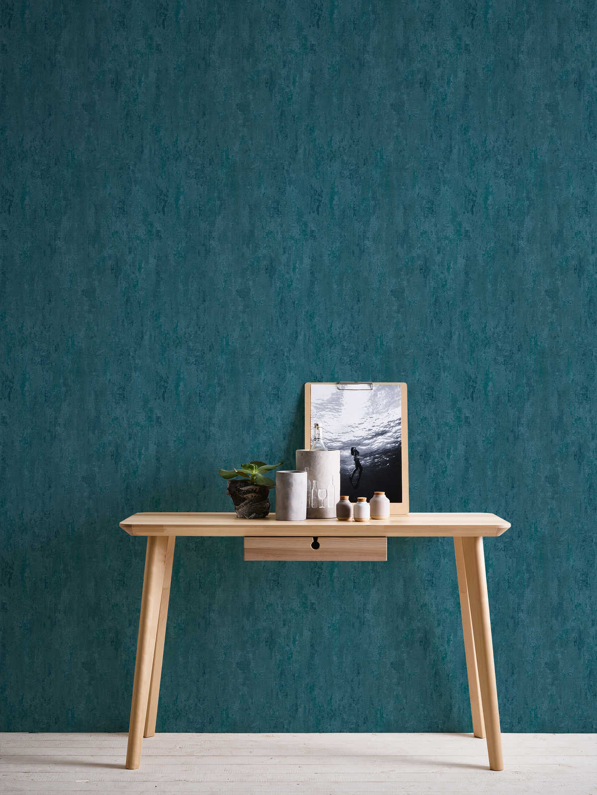             Wallpaper industrial style with texture effect - blue, metallic
        