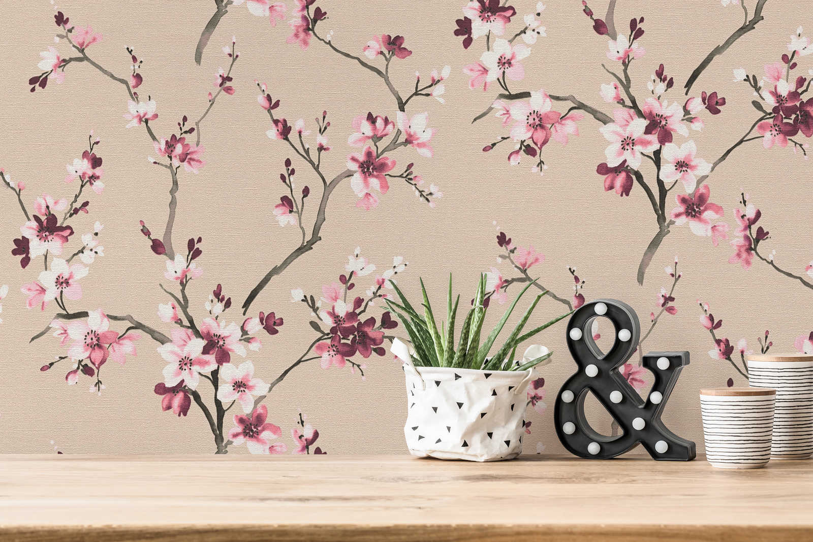             Papier peint fleuri rose avec fleurs aquarelles & brindilles
        
