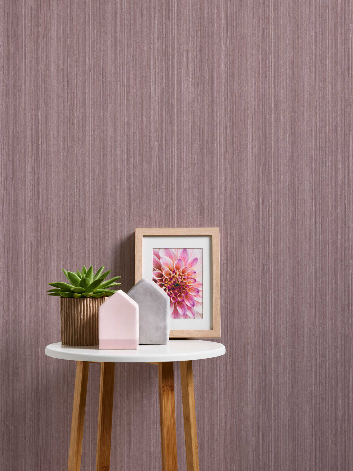             Old pink wallpaper with glossy effect & wild silk look - pink
        