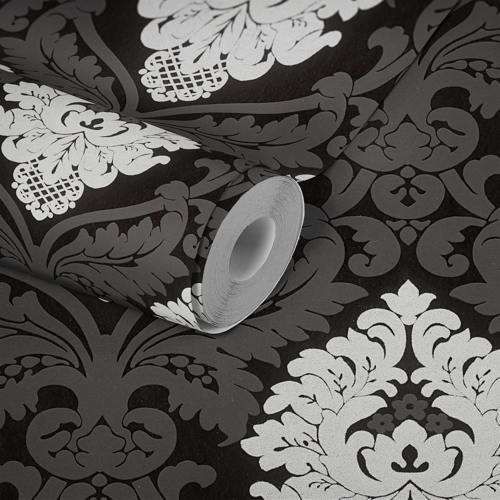             Ornamenteel behang glitter effect & 3D effect - zwart, zilver, wit
        
