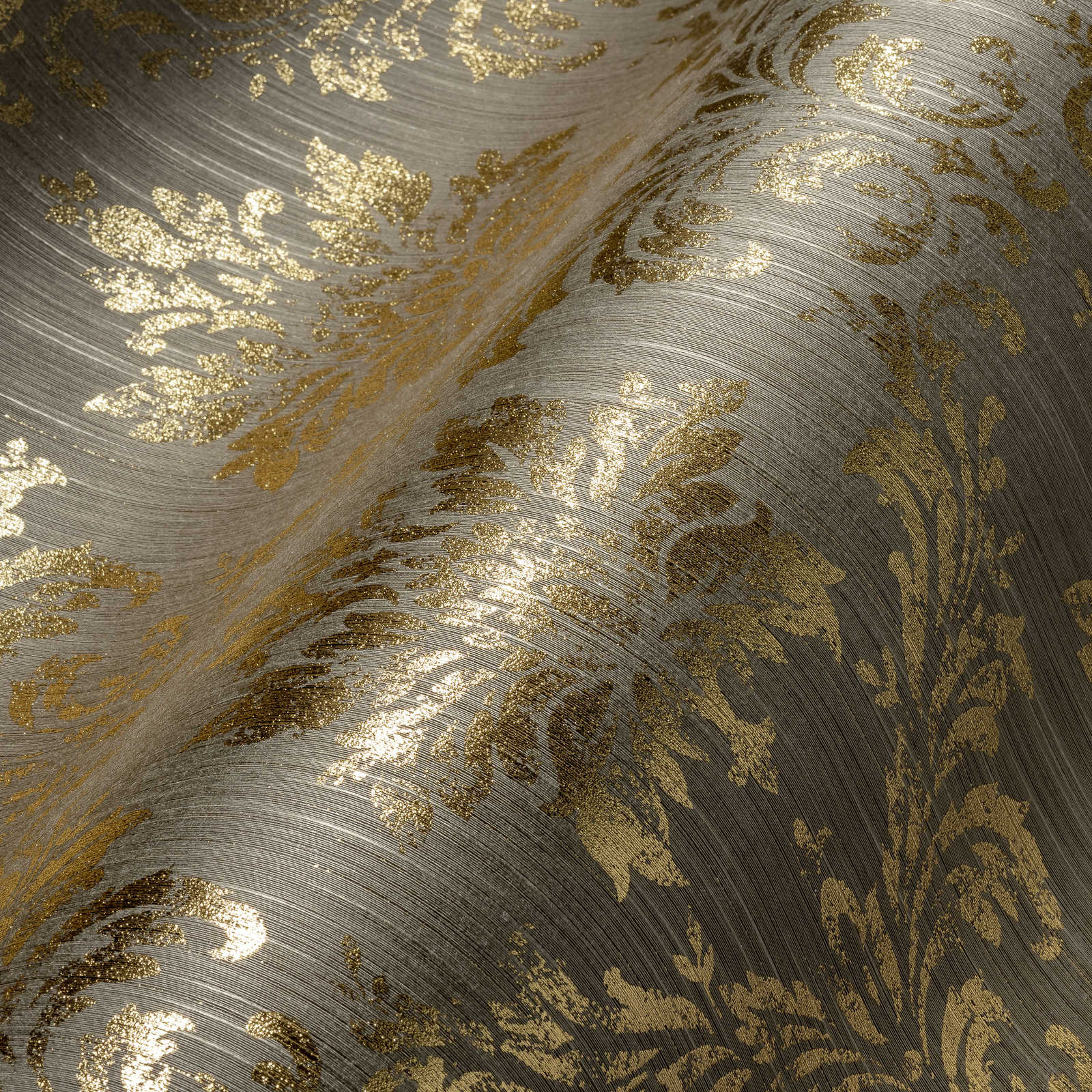            Behang met gouden ornamenten in used look - beige, goud
        