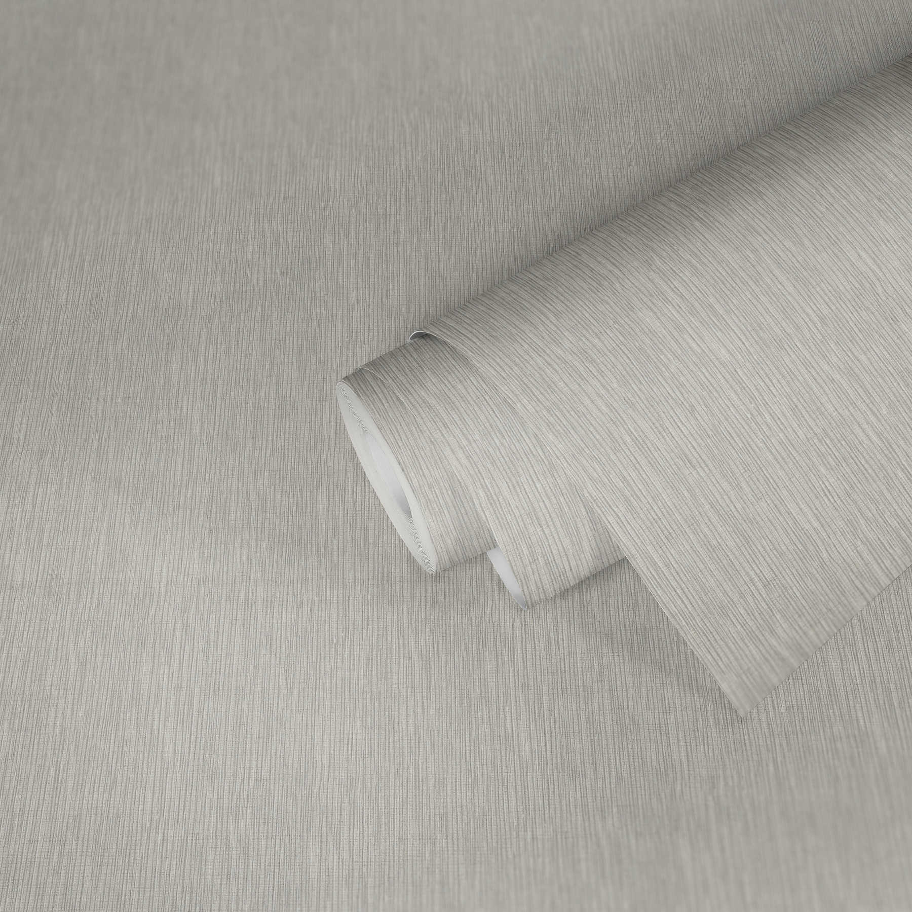             Papier peint gris avec lignes métalliques & gaufrage structuré
        