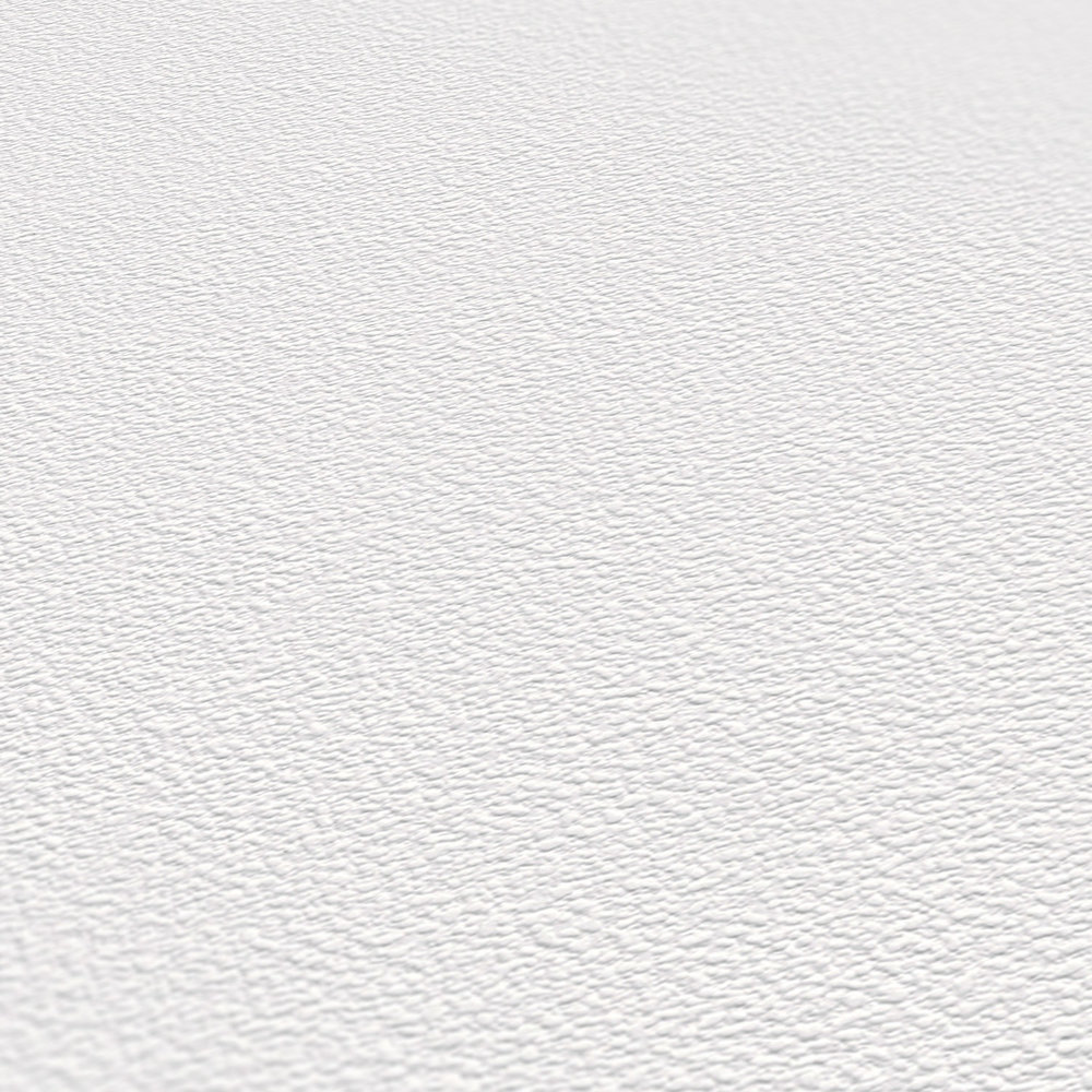             Carta da parati bianca con superficie strutturata in un raffinato aspetto di gesso
        