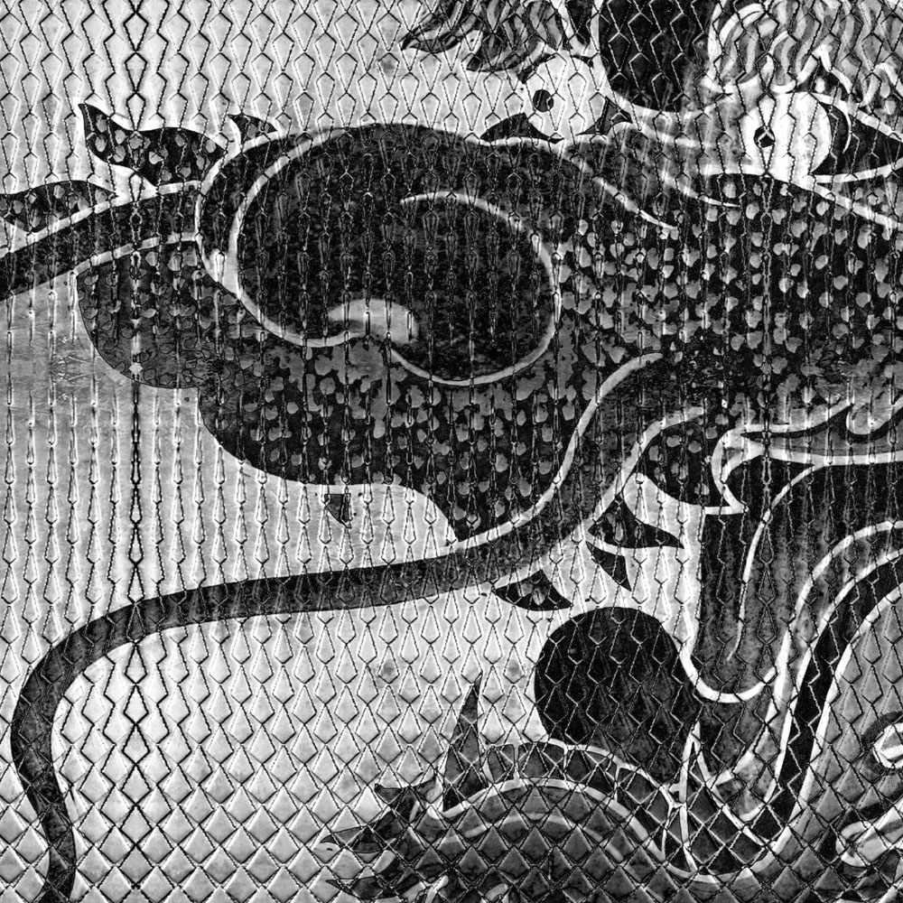             Shenzen 3 - Carta da parati drago argento metallizzato in stile asiatico
        