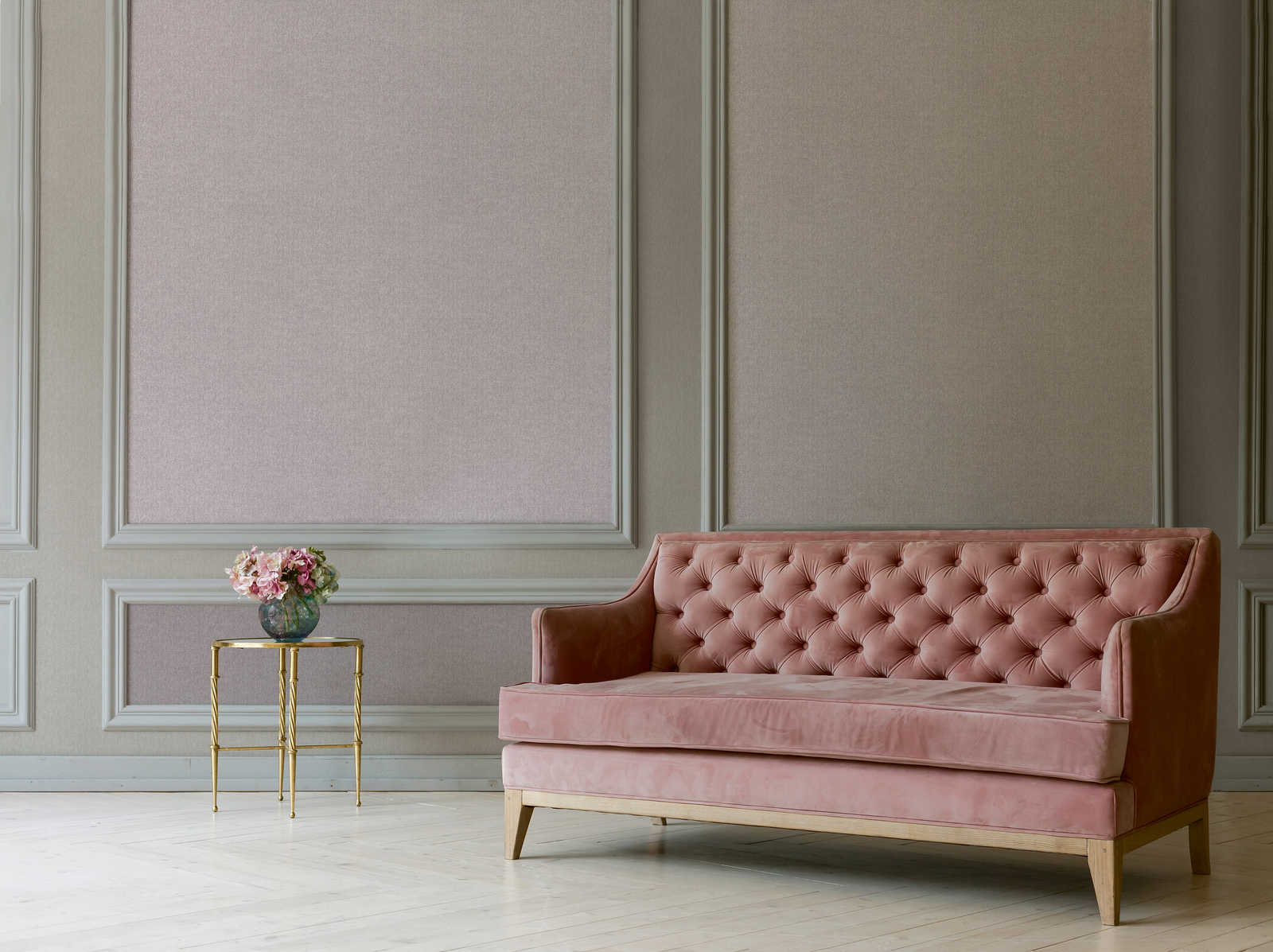             Vliesbehang roze met structuureffect & textielopics
        
