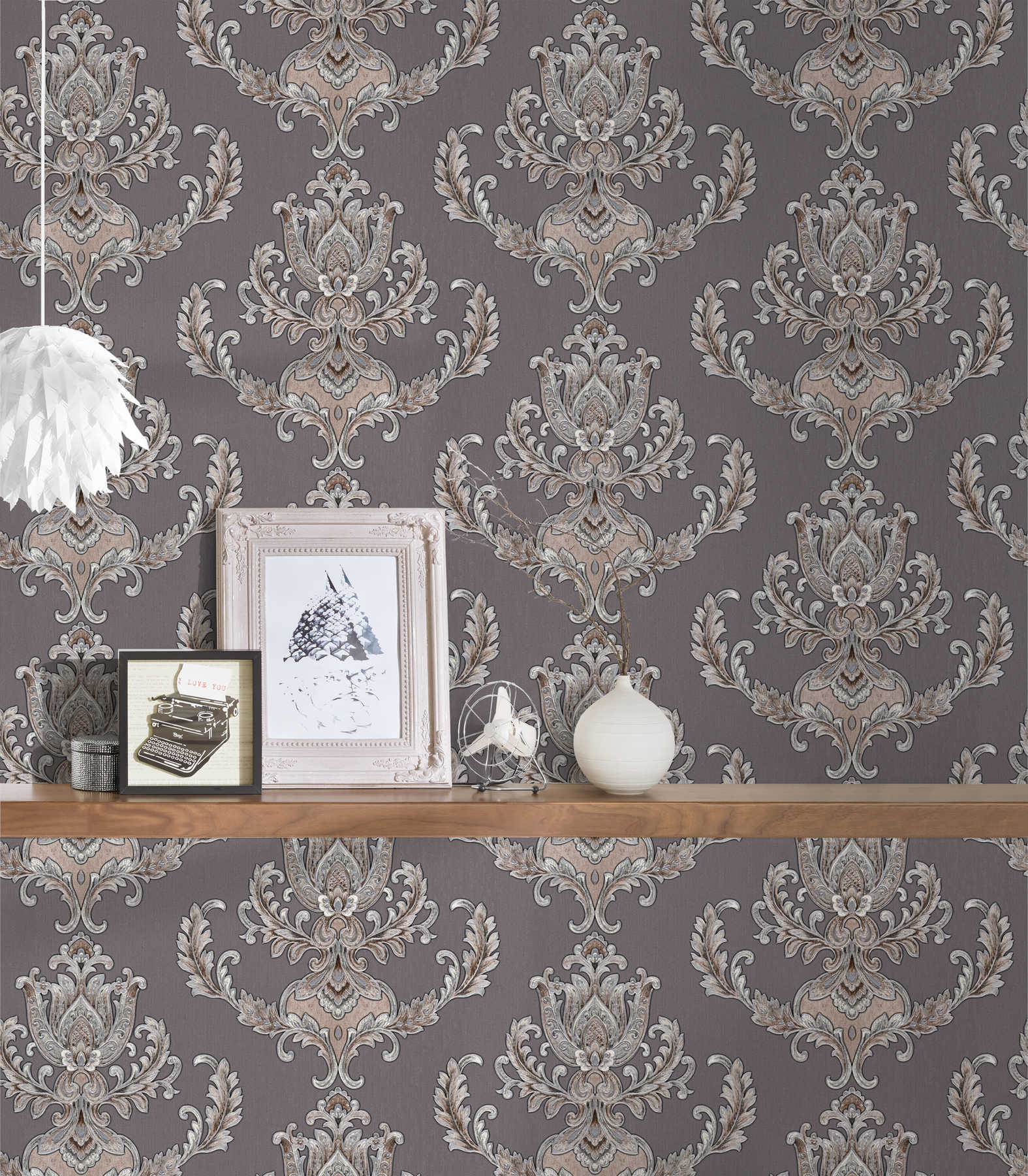             Metallic wallpaper with opulent ornament design - grey
        