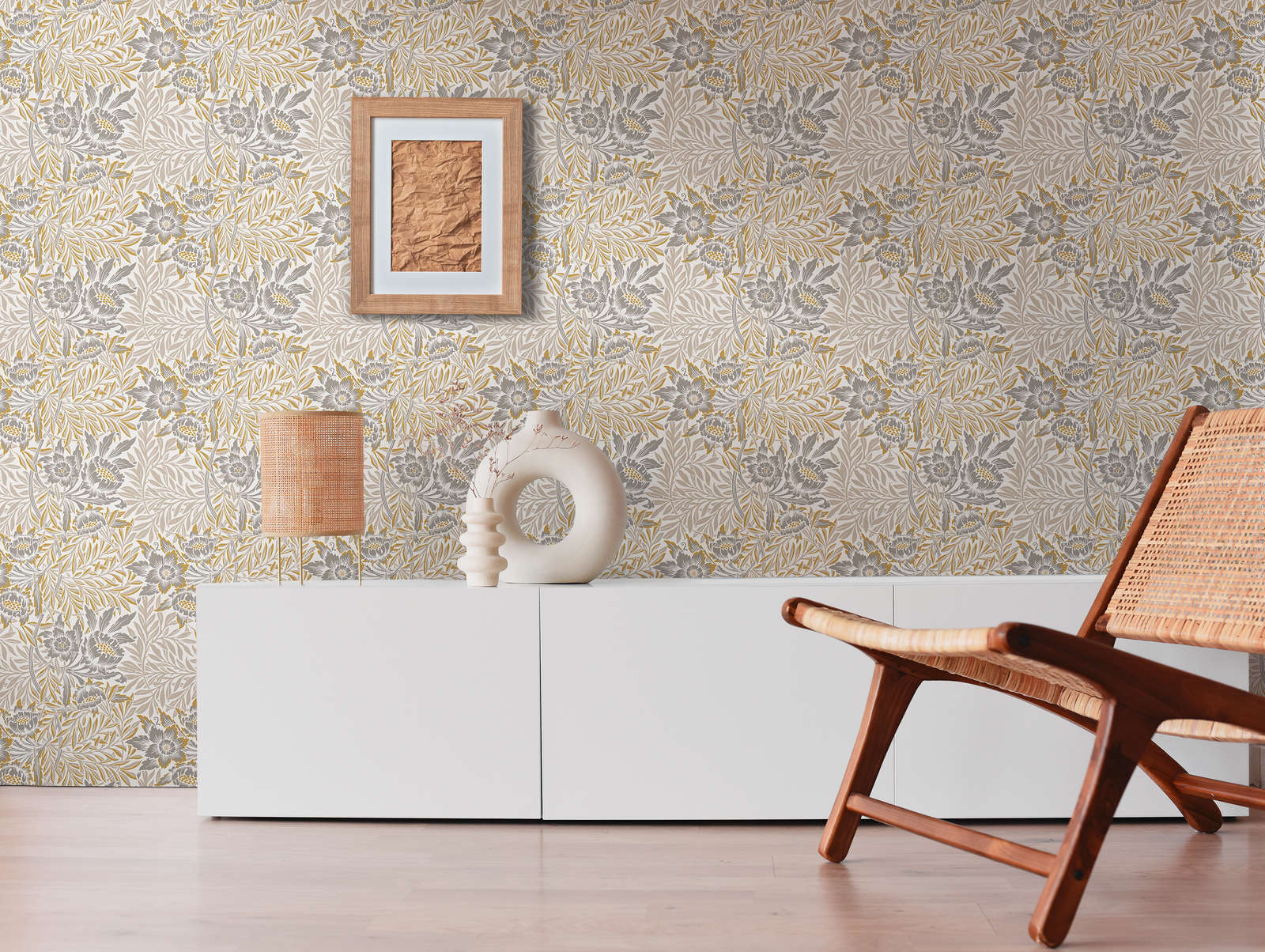             Non-woven wallpaper with various flowers and leaf tendrils - gold, beige, silver
        