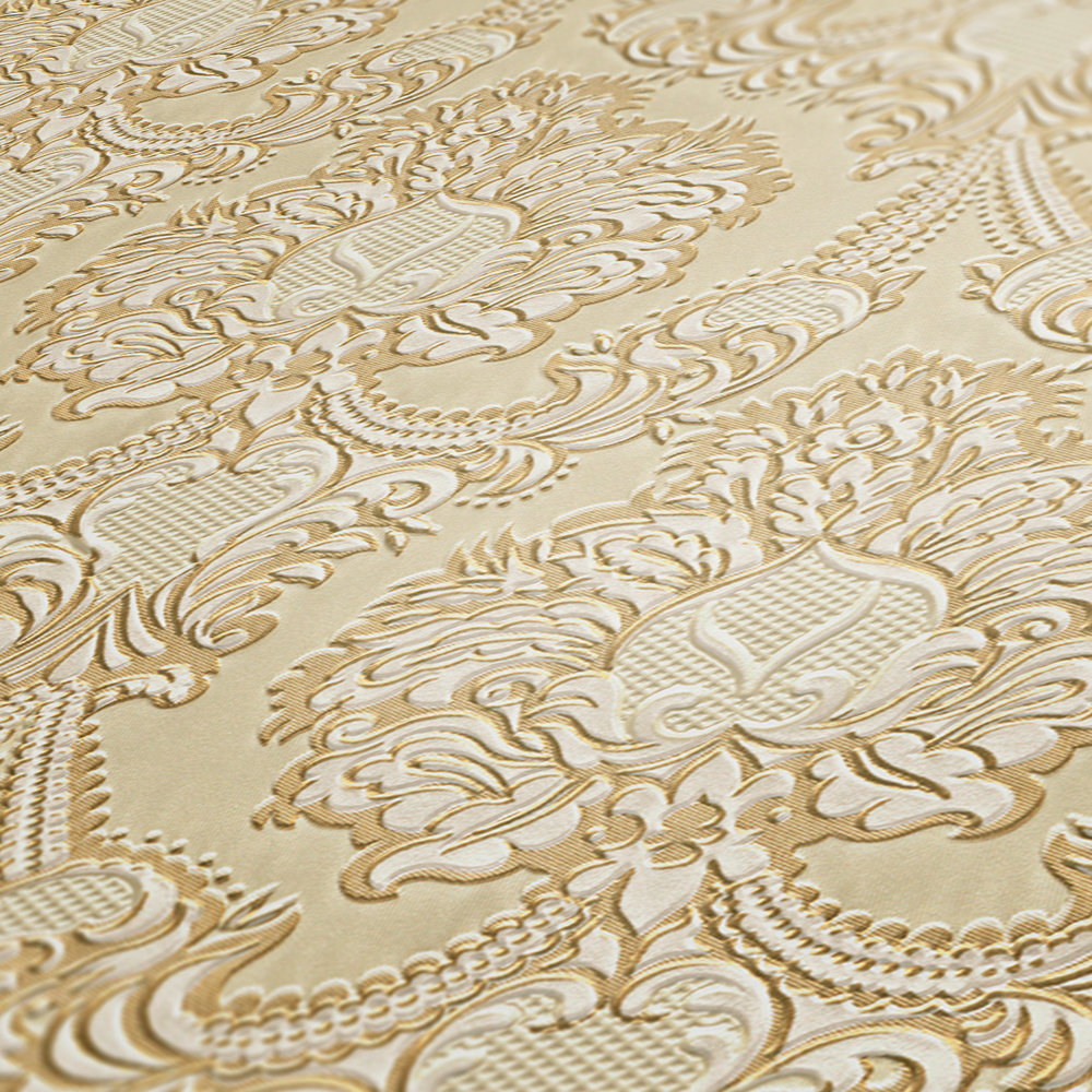             Opulent ornament wallpaper, golden accents - gold, beige, cream
        
