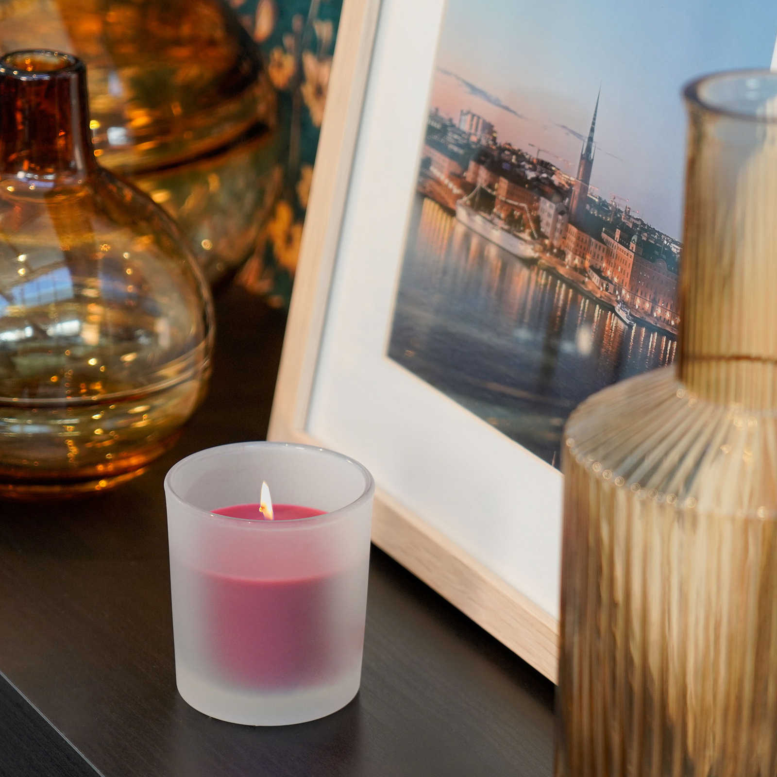         Raspberry scented candle with sweet scent - 110g
    