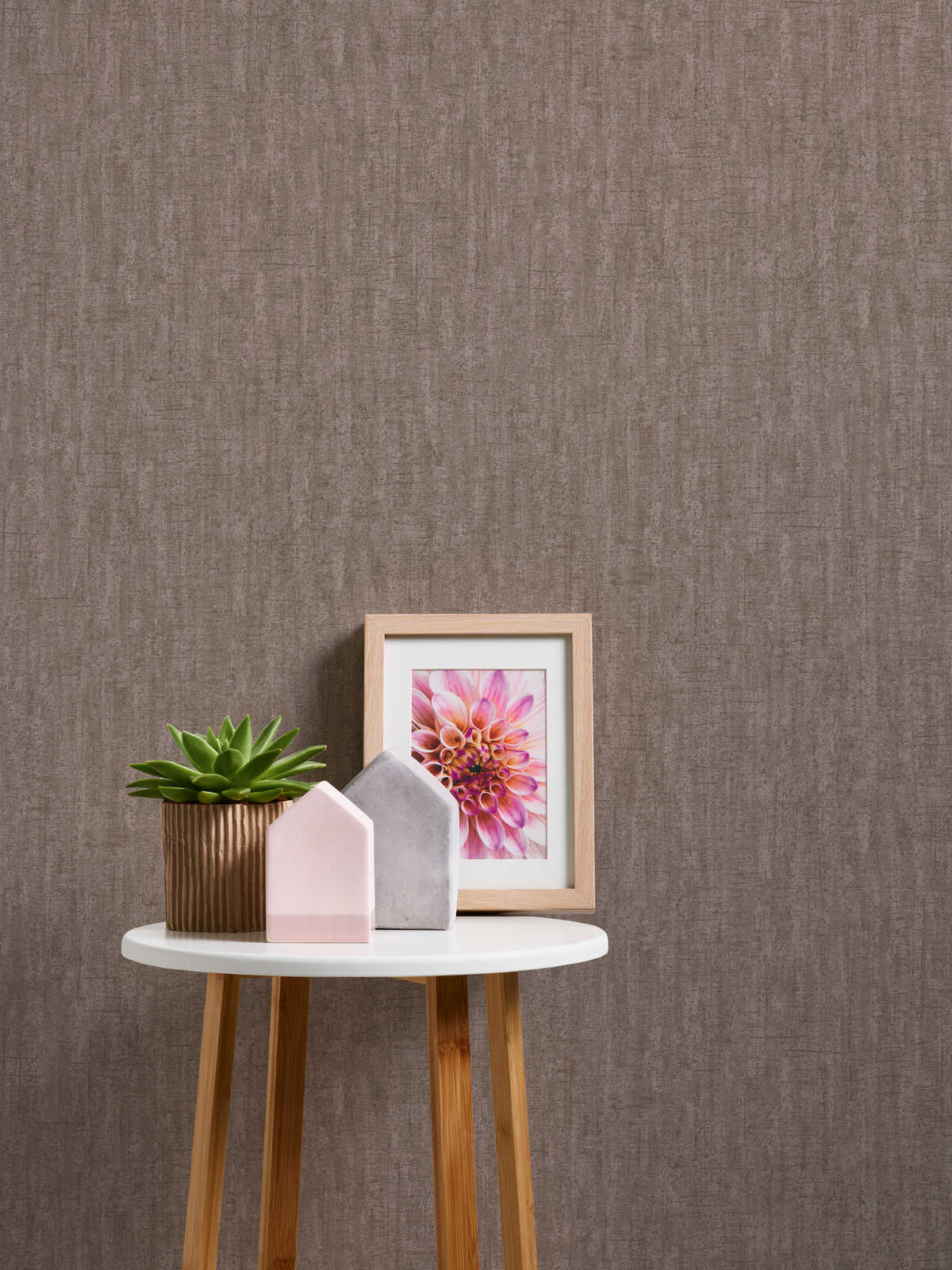             Plain non-woven wallpaper glossy with textured pattern - brown
        