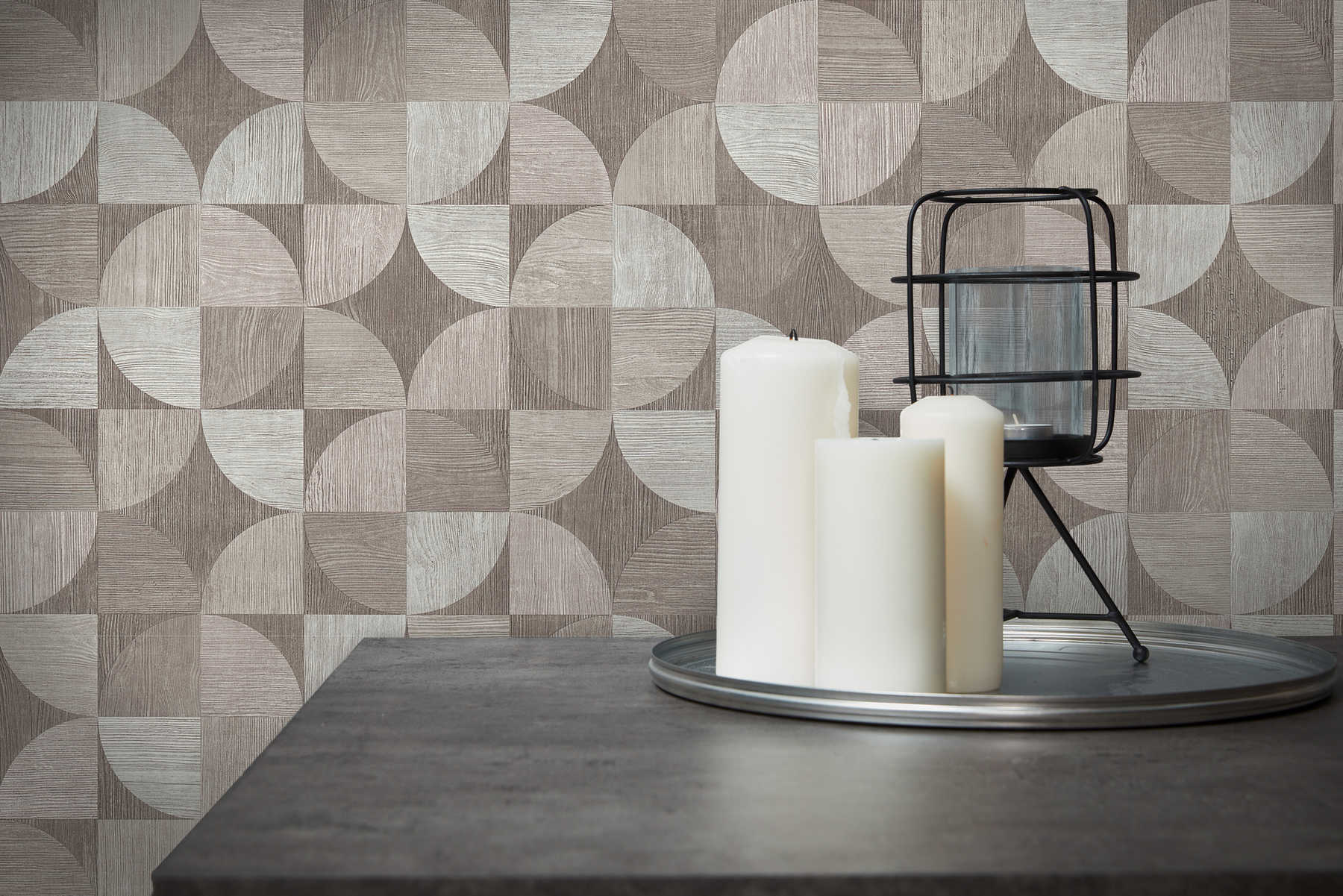             Wallpaper with graphic pattern in wood look - grey
        