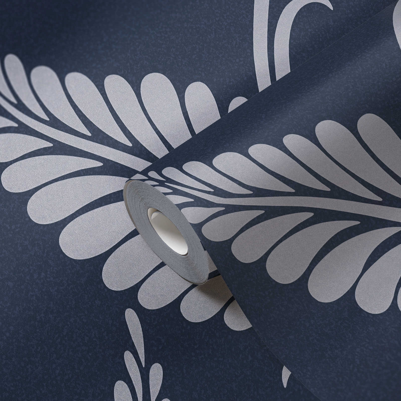             Bloemrijkpapier behang glanzend met bladeren - blauw, zilver
        