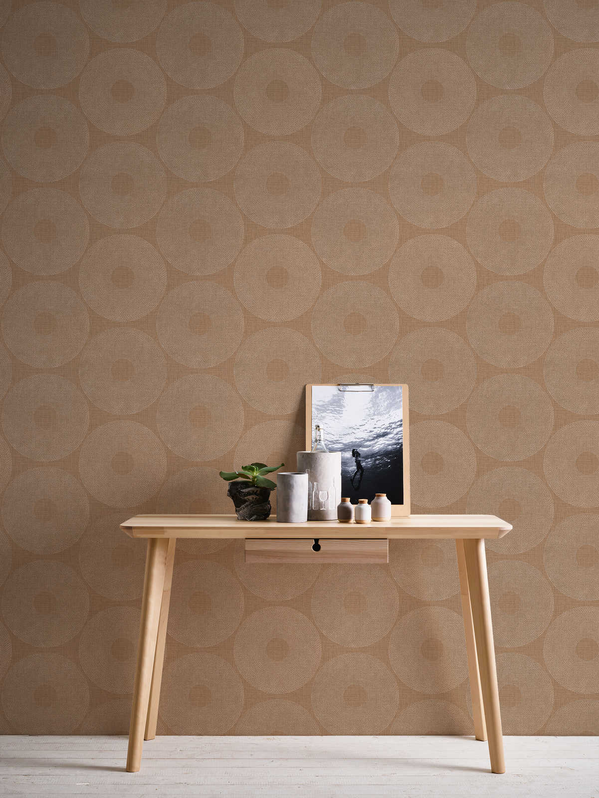             Metallic wallpaper circles with structure design - brown
        