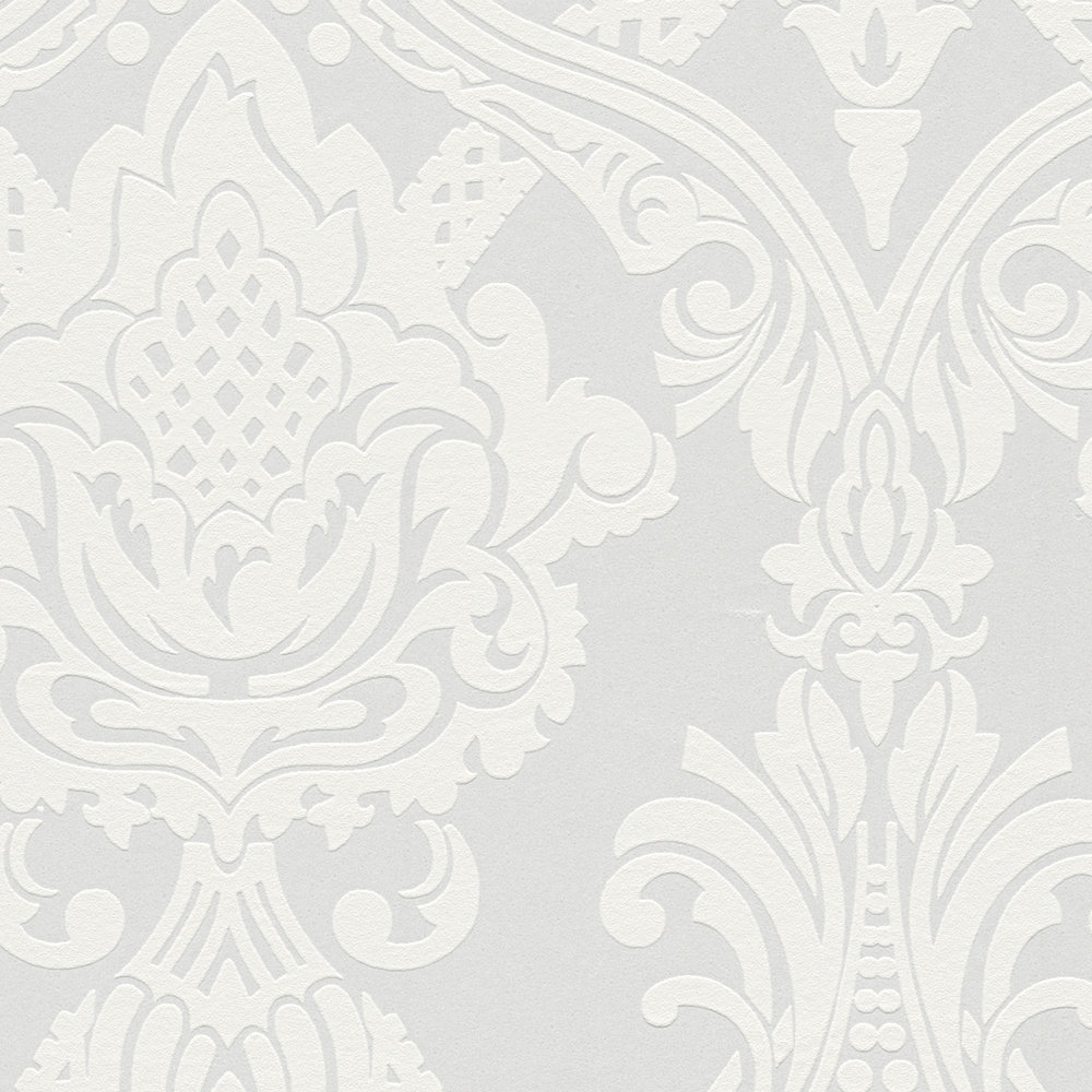             Papel pintado blanco de diseño barroco con efecto metálico
        