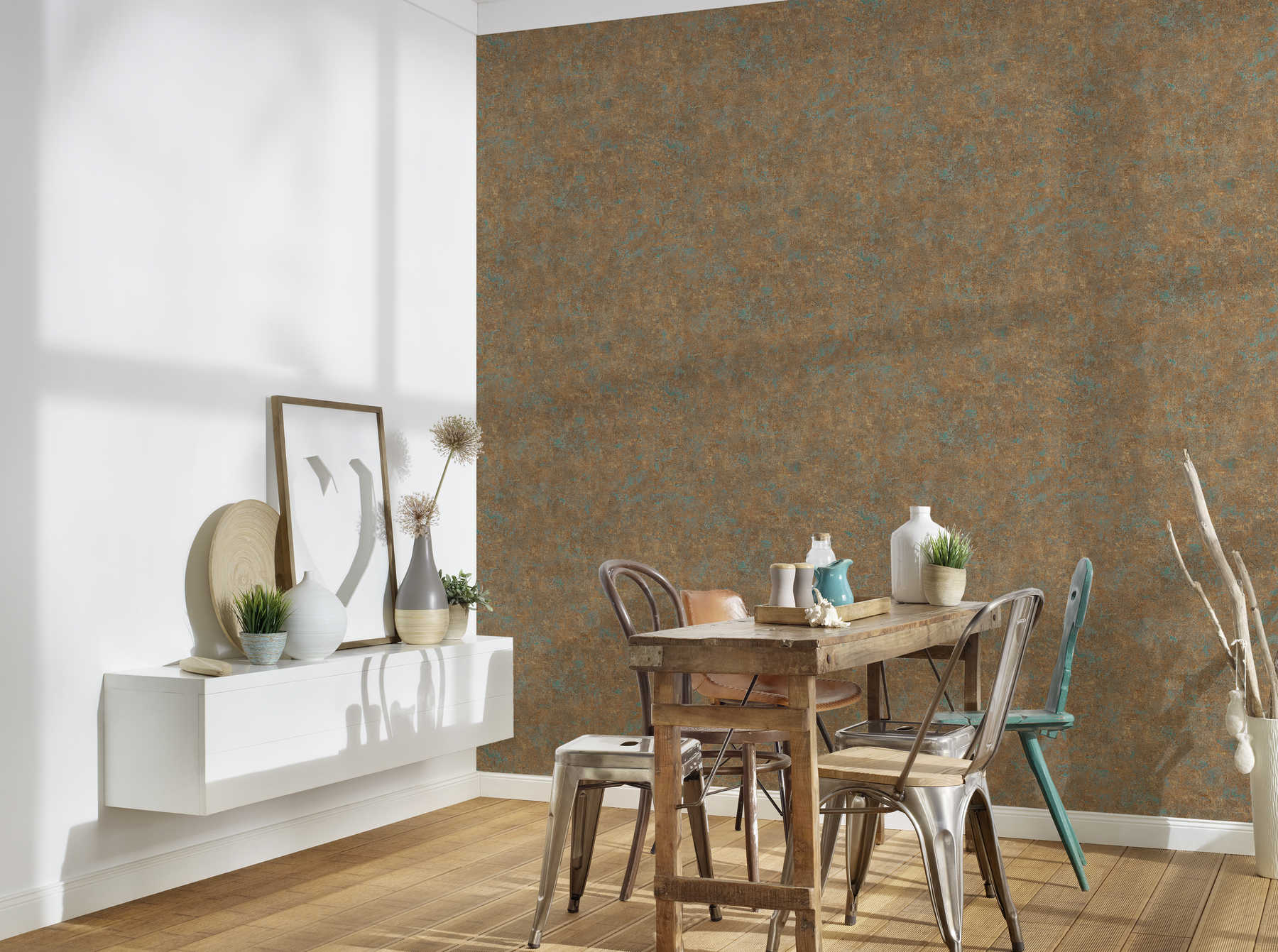             Plain wallpaper with colour pattern in used look - bronze, petrol, brown
        