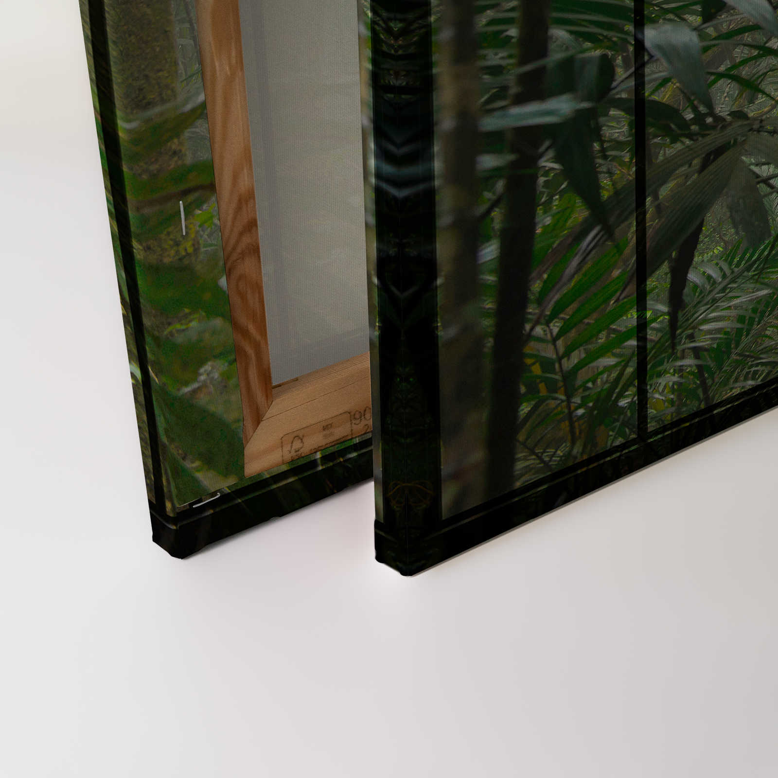             Rainforest 1 - Loft raam canvas schilderij met uitzicht op de jungle - 0.90 m x 0.60 m
        