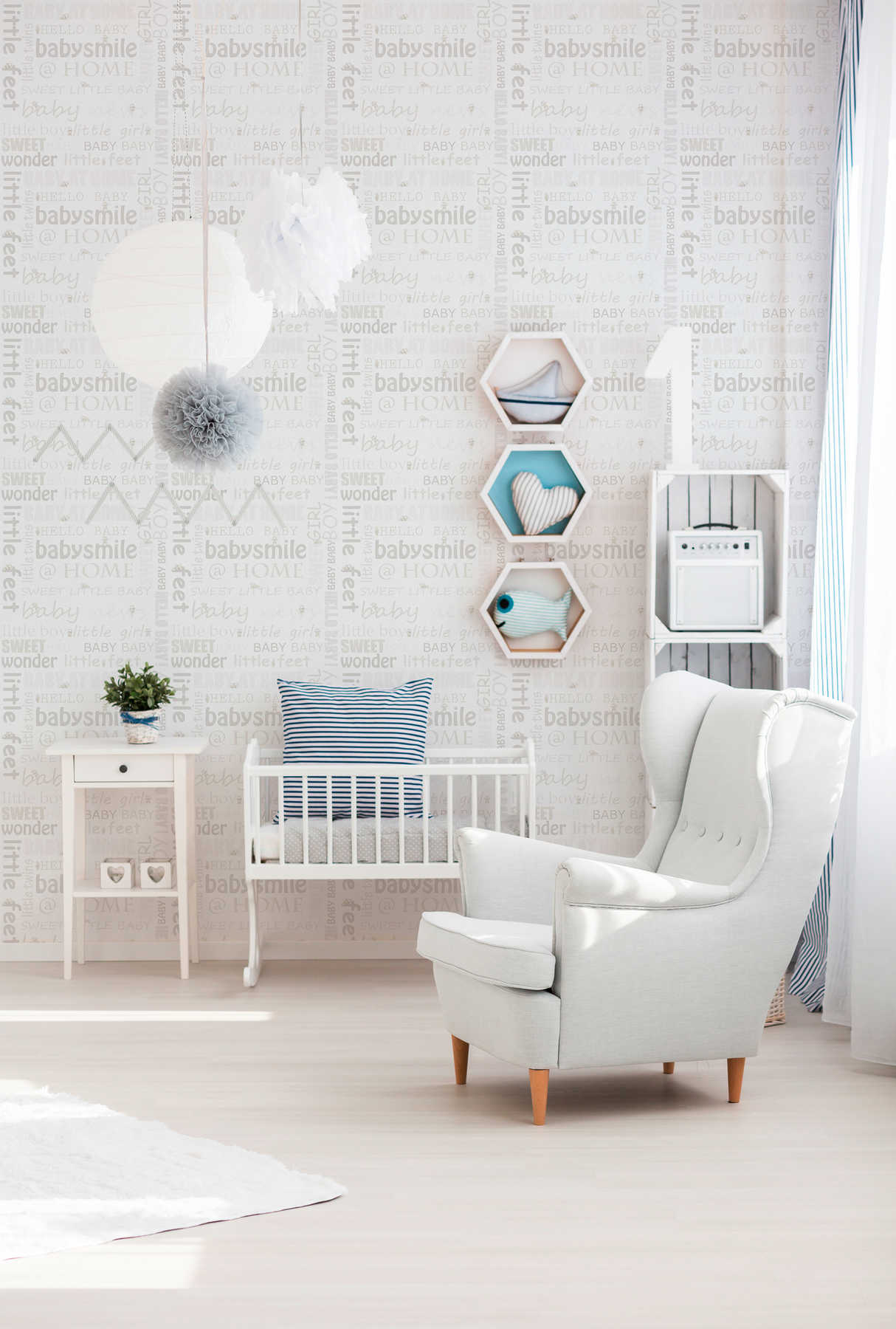             Babykamer behang neutraal met schrijfmotief - metallic, wit
        