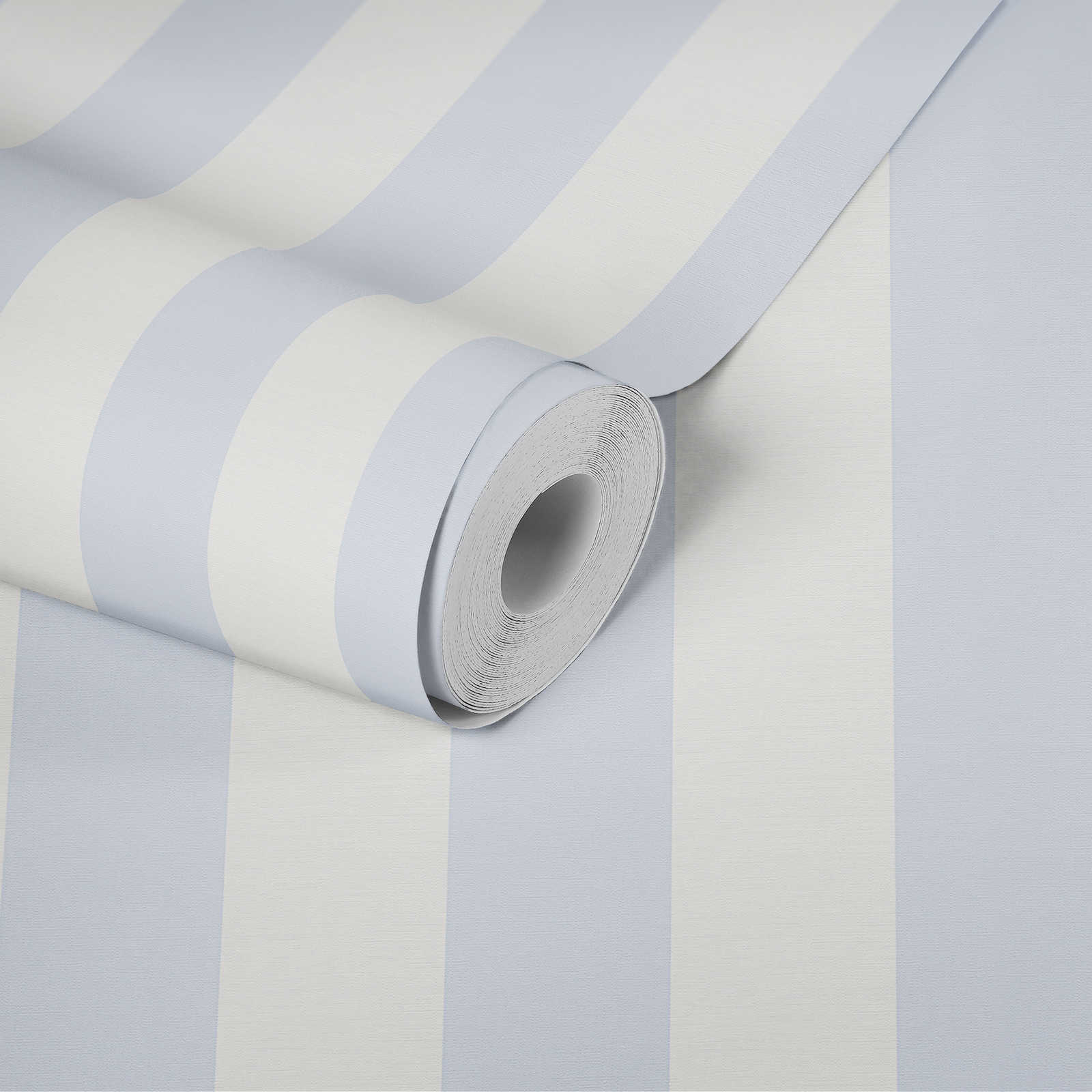             Carta da parati a righe a blocchi con aspetto tessile per un design giovane - blu, bianco
        