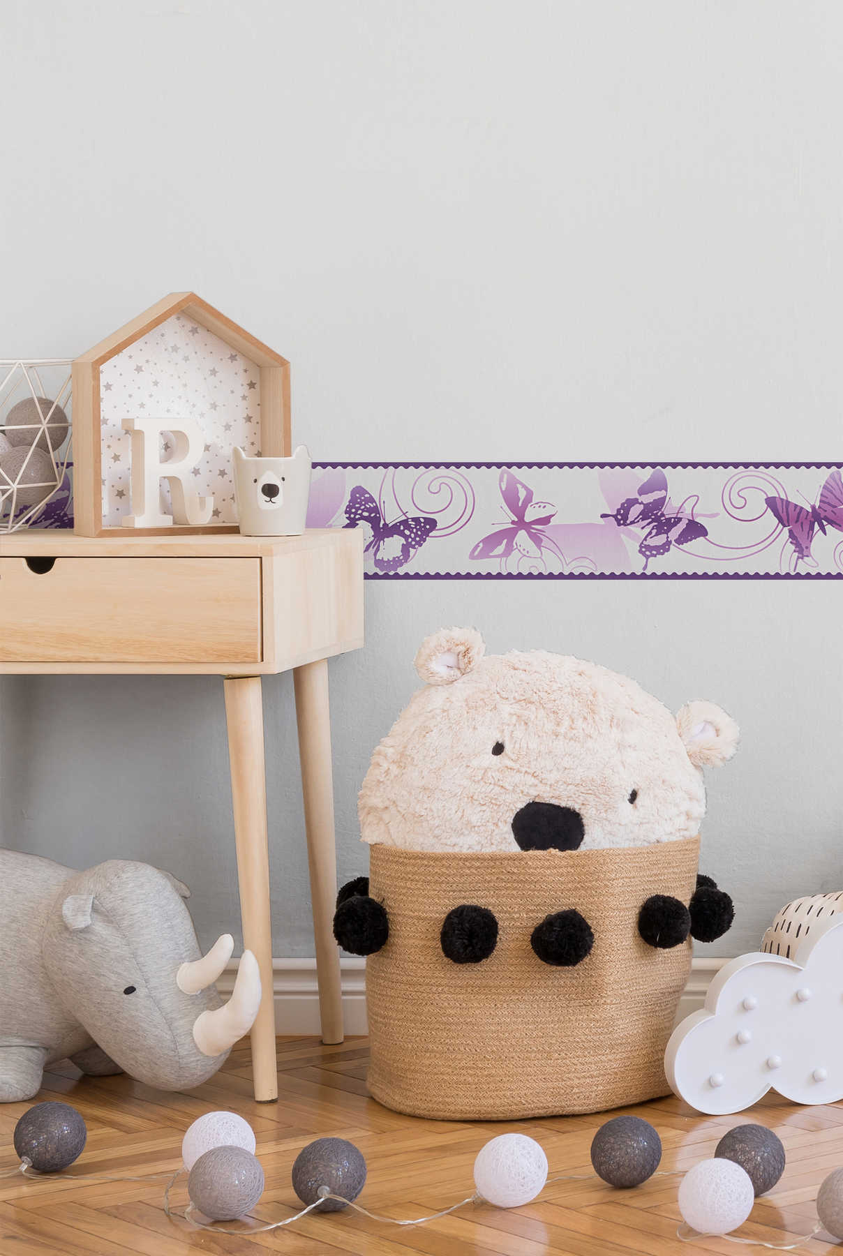             Nursery wallpaper border butterfly for girls - purple
        