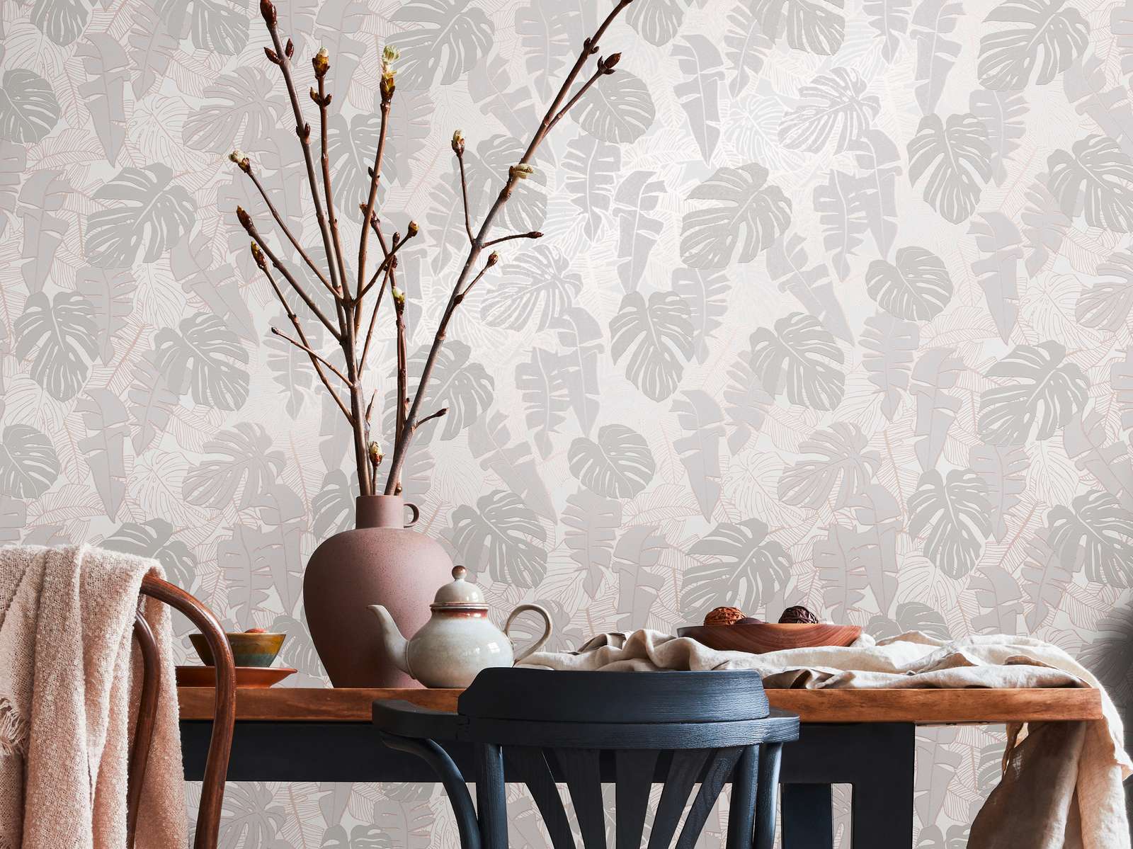             Non-woven wallpaper with banana leaves in jungle look & metallic effect - grey, metallic
        