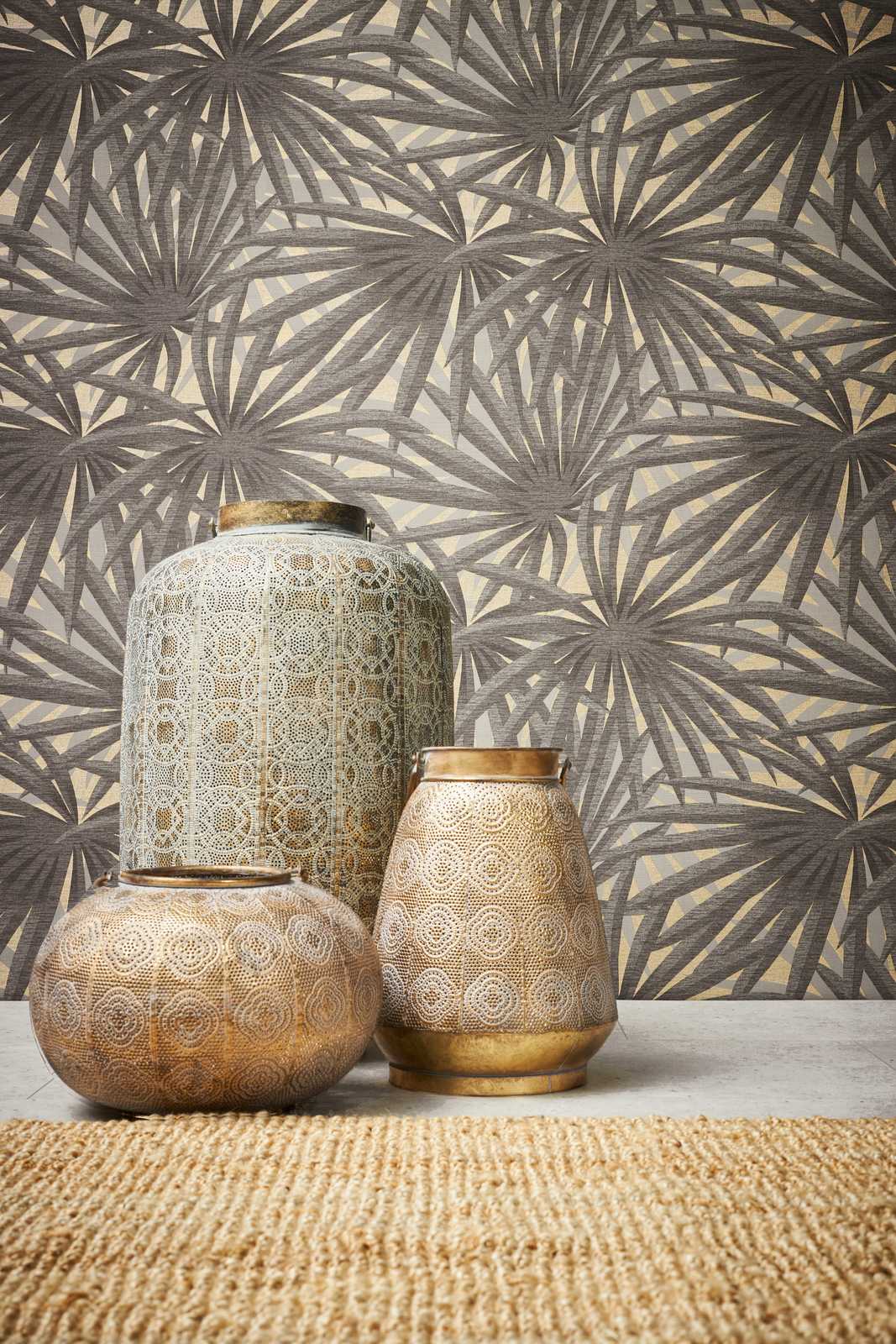             Wallpaper with leaf pattern and metallic accents - grey, metallic
        
