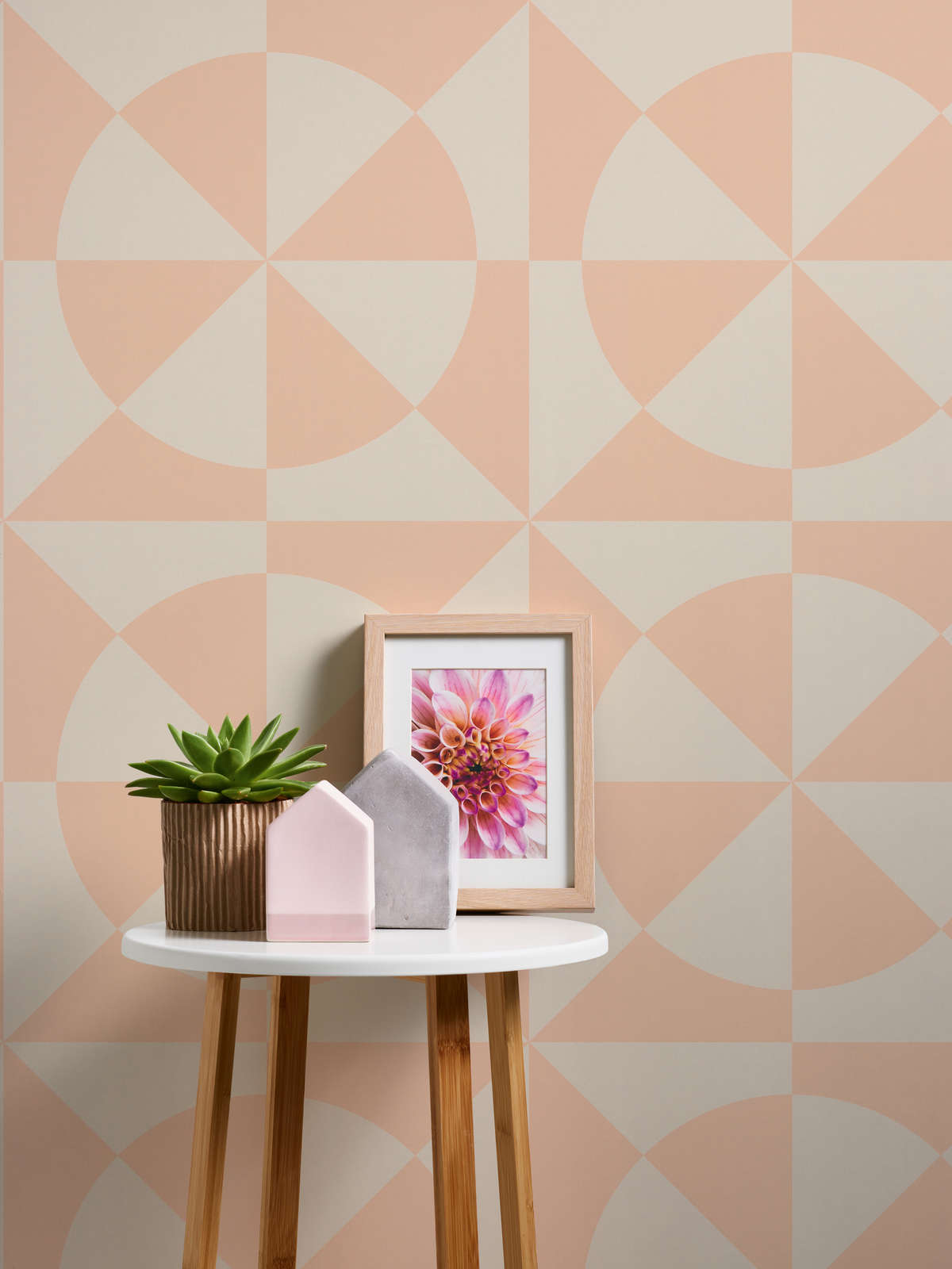             Graphic non-woven wallpaper with triangles and circles - cream, pink
        