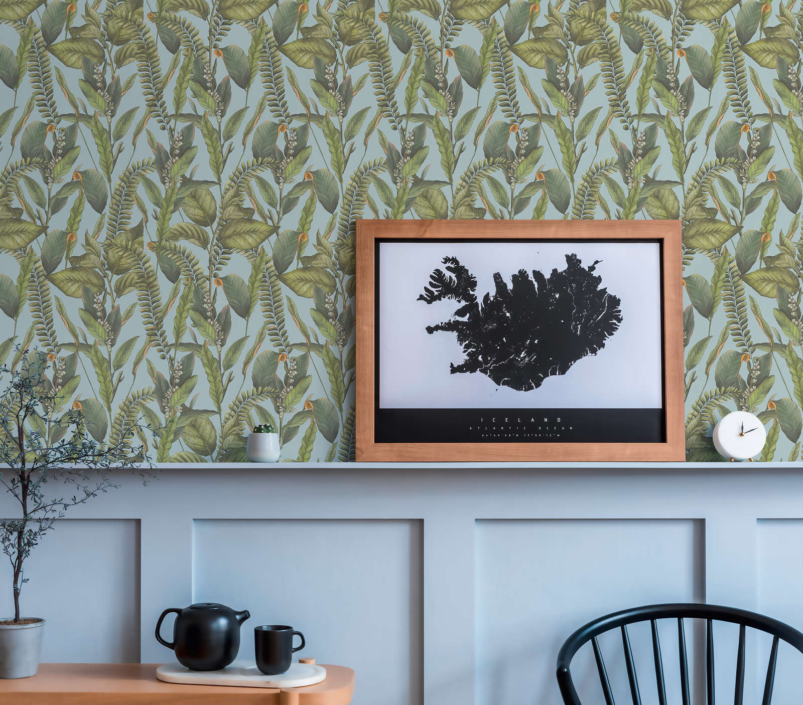             Floral wallpaper in jungle style with leaves & flowers textured matt - blue, green, orange
        