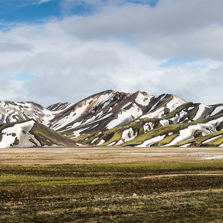 Papier peint panoramique panoramique sur les montagnes islandaises

