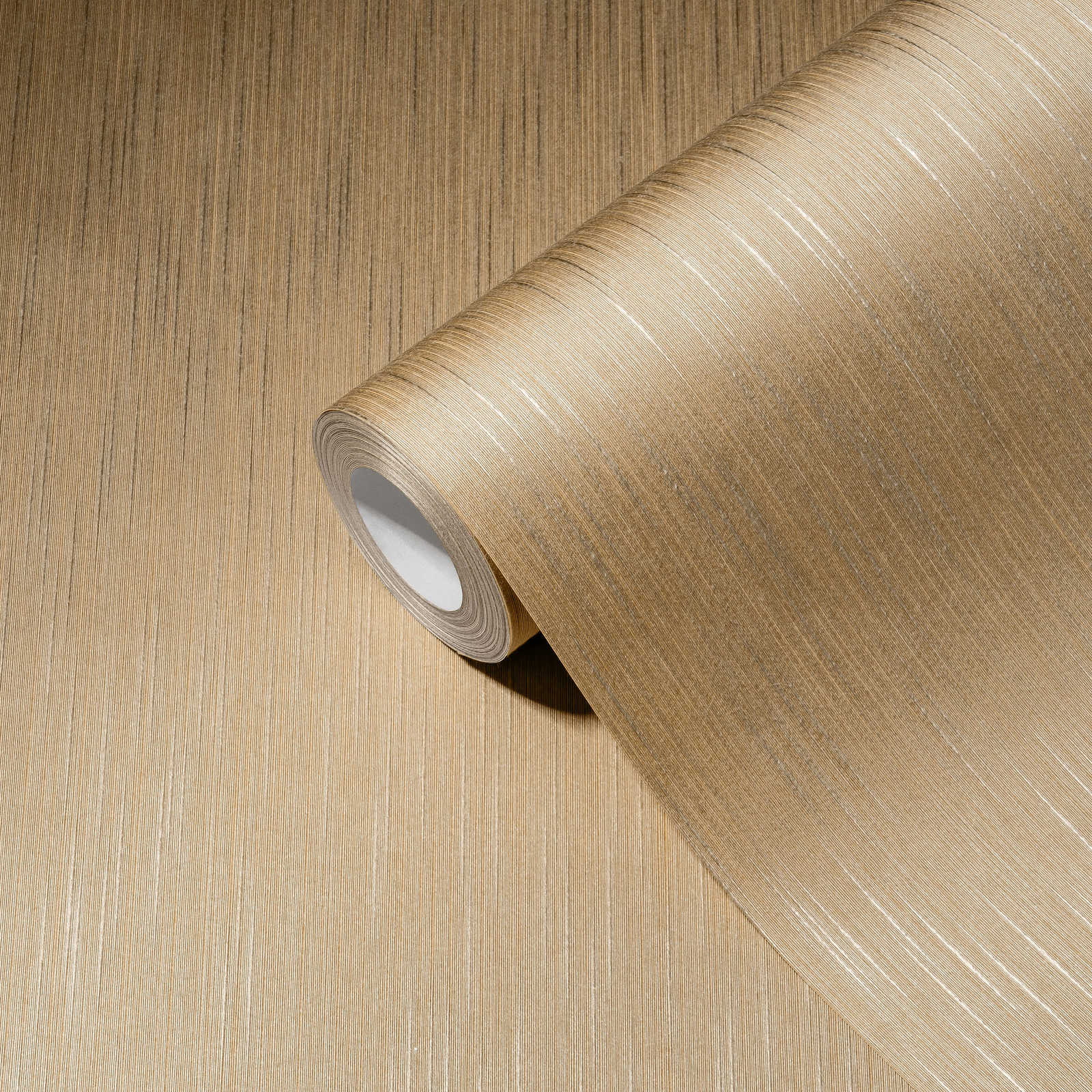             Zandoptiek behang beige gevlekt met textielstructuur
        
