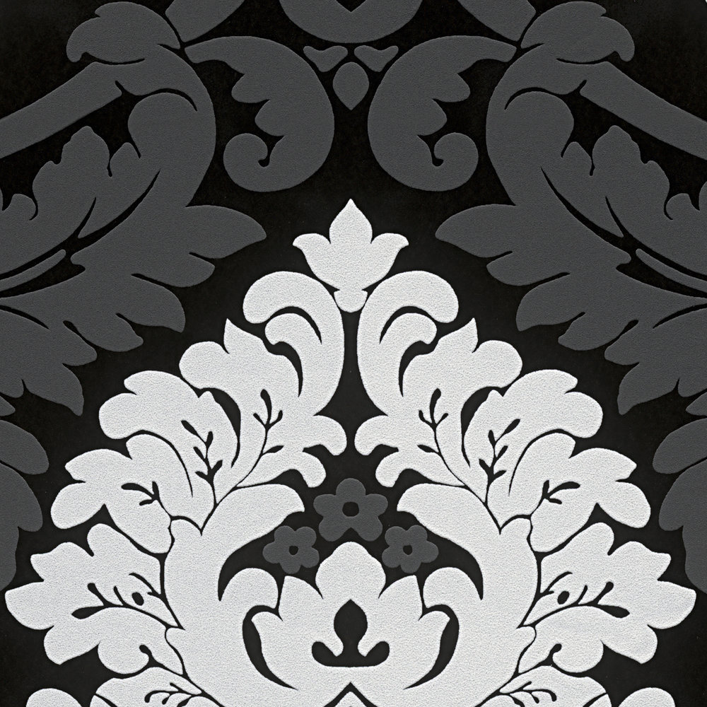             Carta da parati barocca in bianco e nero con effetto opaco-lucido
        