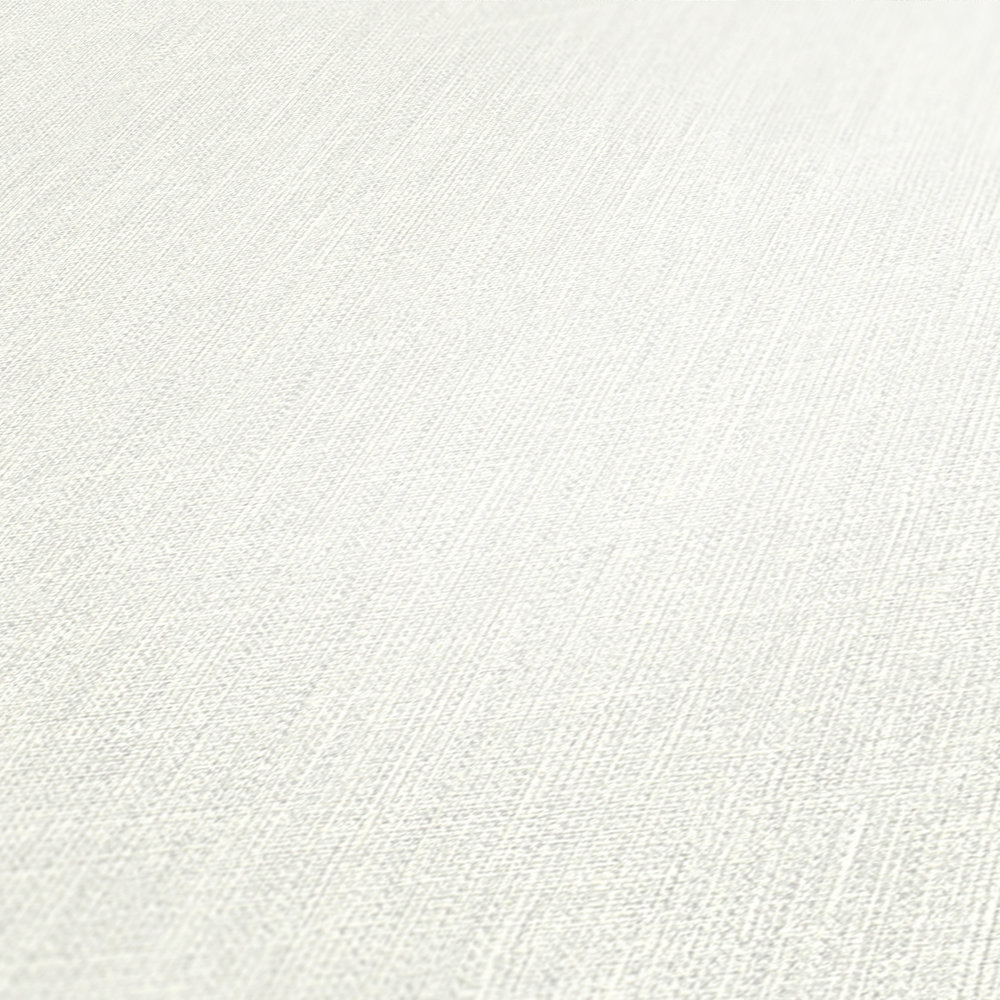             Papel pintado blanco crema liso con estructura textil en estilo rústico
        