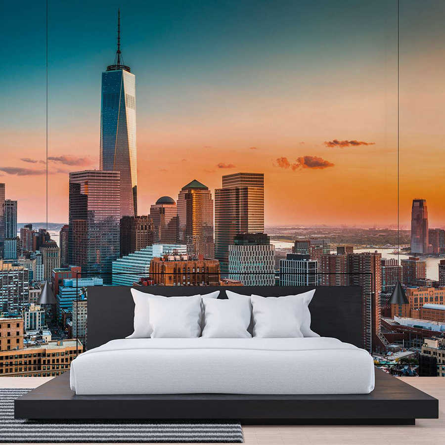 Papier peint panoramique avec l'horizon de Manhattan au coucher du soleil - jaune, multicolore
