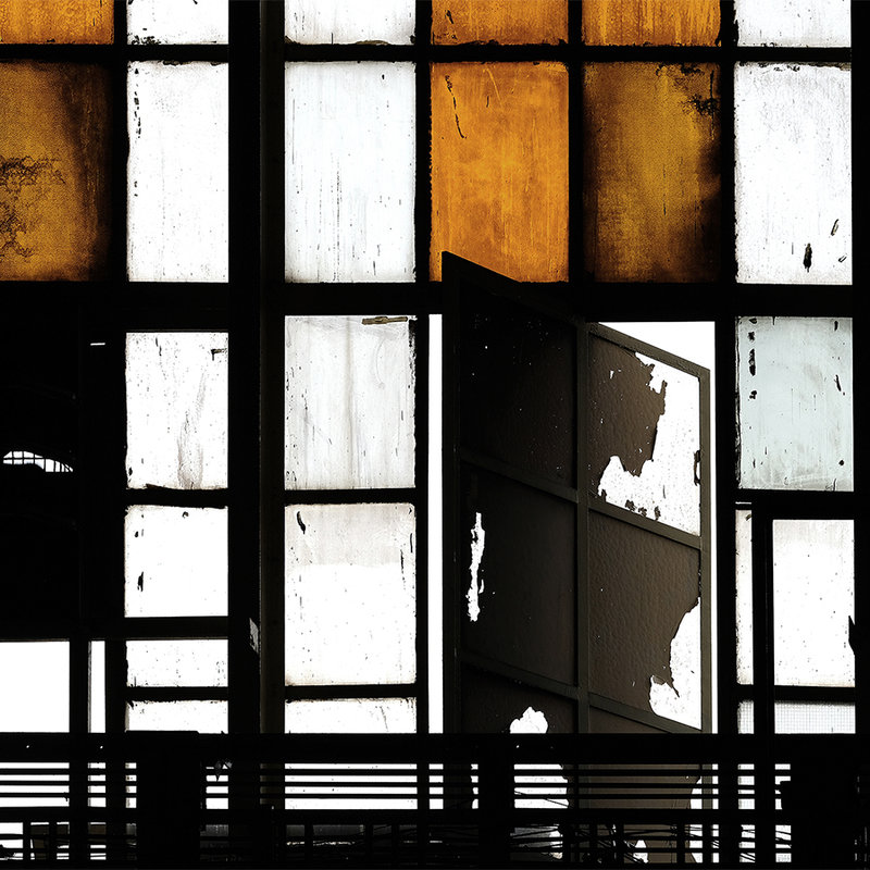Bronx 2 - Digital behang, Loft met glas in lood ramen - Oranje, Zwart | Matte gladde fleece
