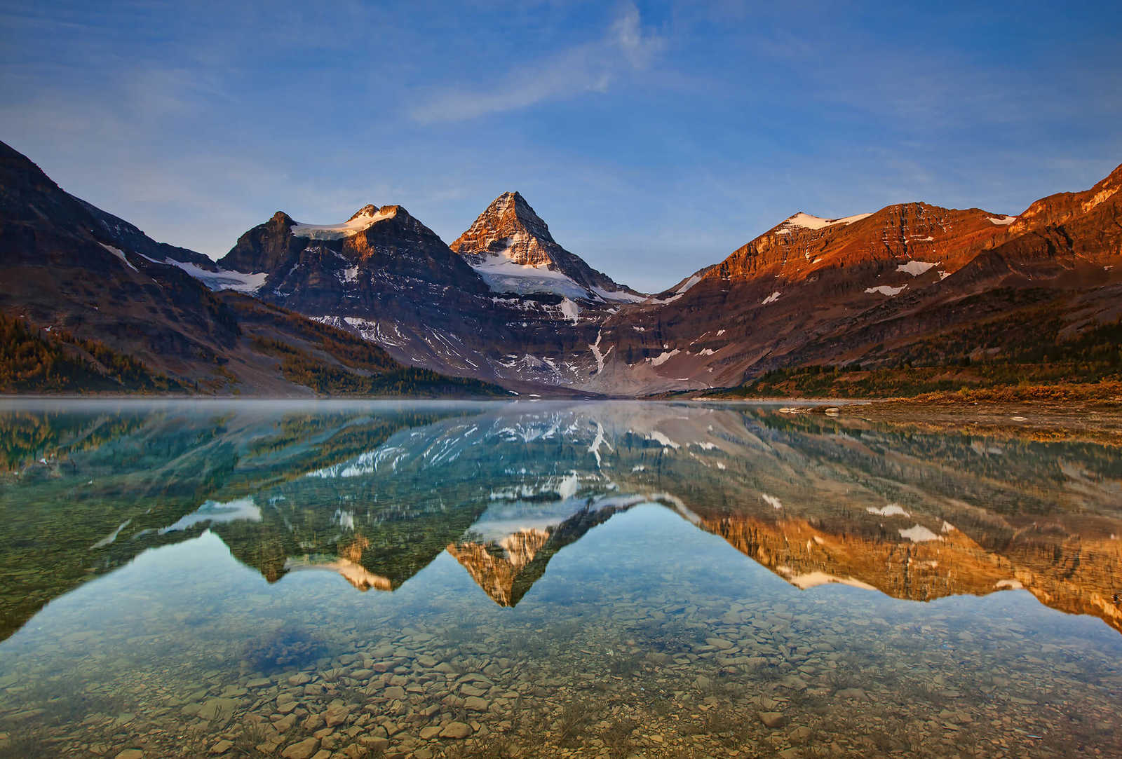 Papier peint panoramique paysage montagne et lac - marron, bleu
