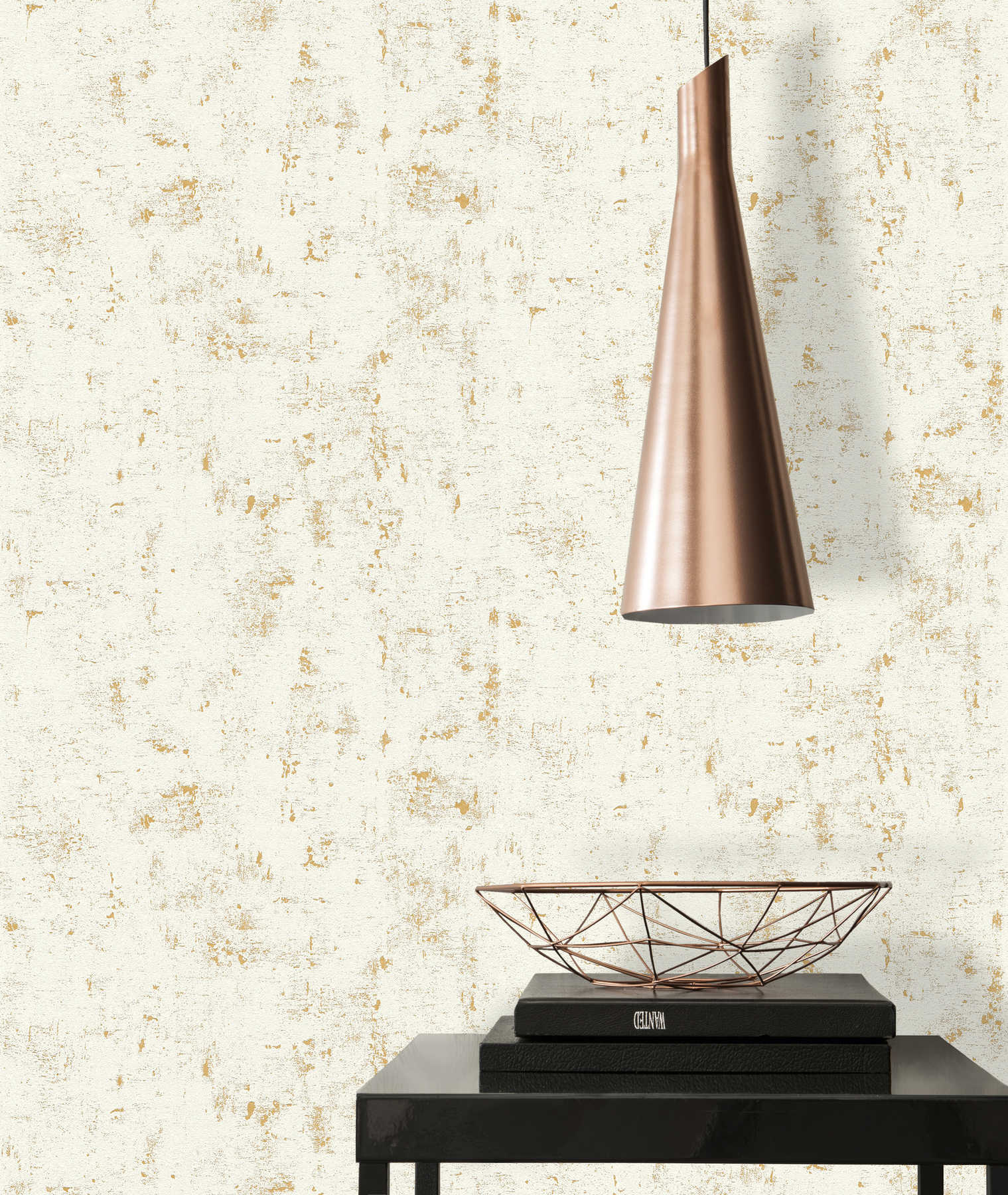             Used look wallpaper with metallic effect - cream, gold
        