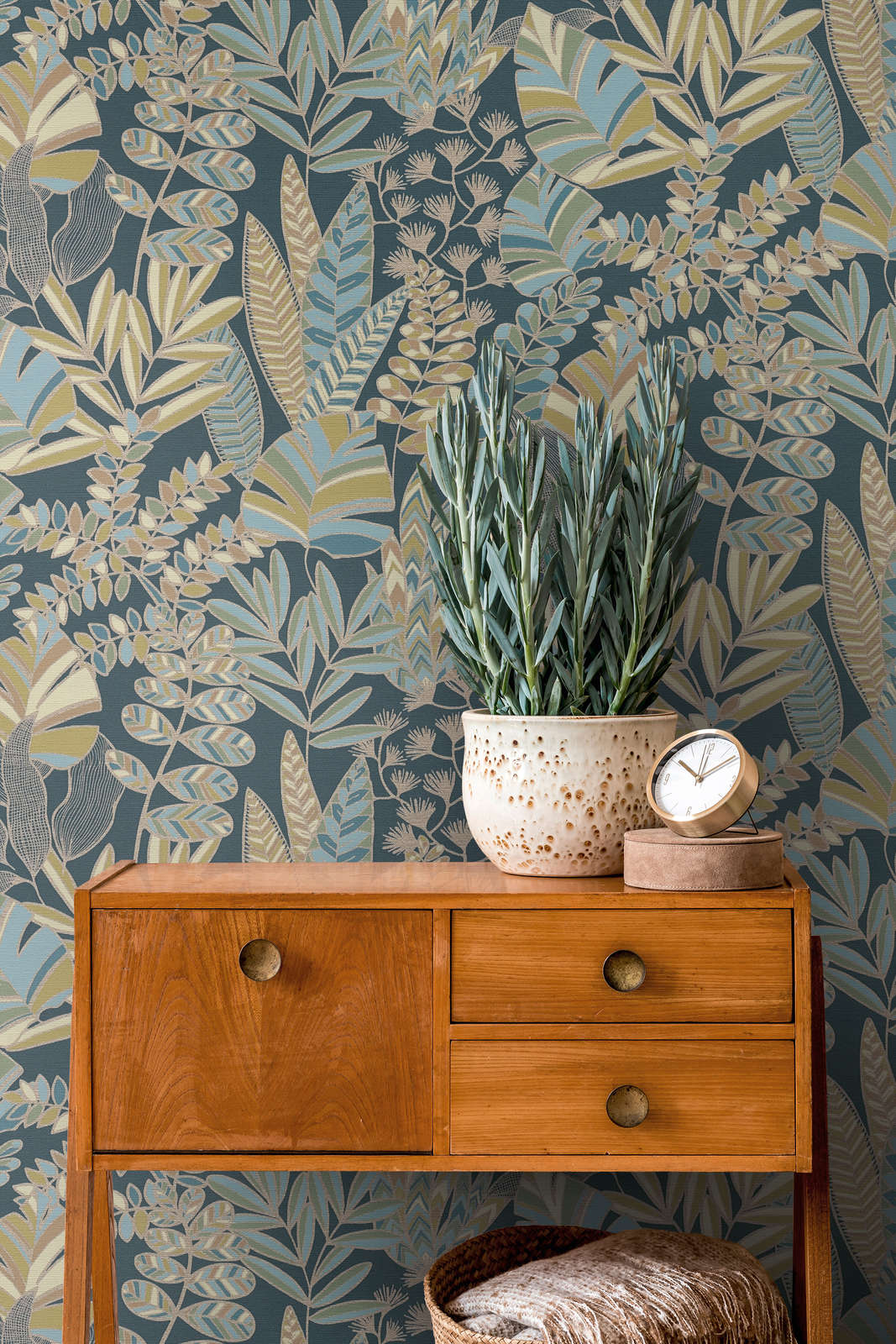             Jungle style non-woven wallpaper with gloss effect - blue, gold, green
        