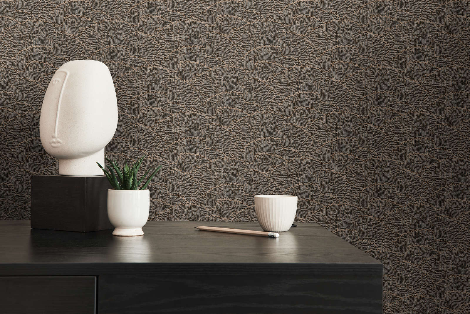             Non-woven wallpaper with line pattern - black, gold, metallic
        