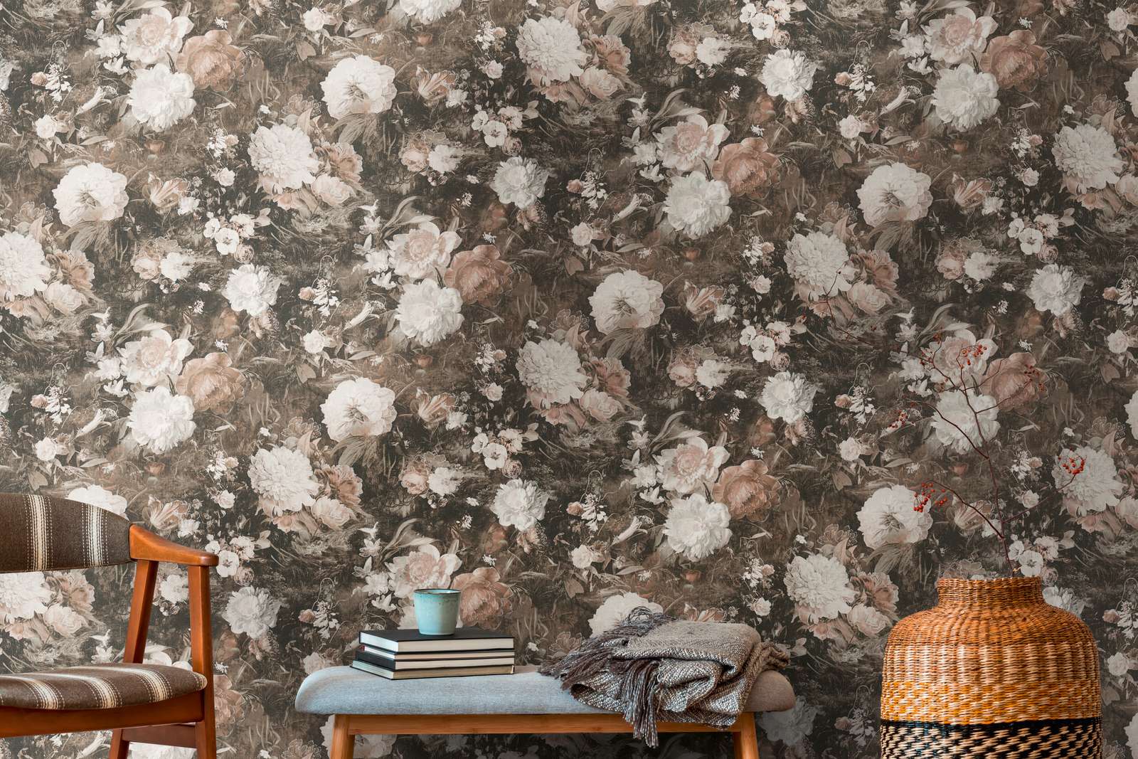             Vintage floral wallpaper classic rose pattern - cream, brown
        