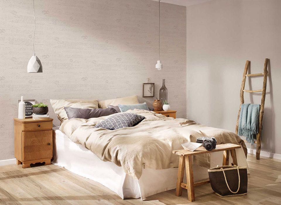 Cosy-Bedroom-With-Wallpaper-AS363822