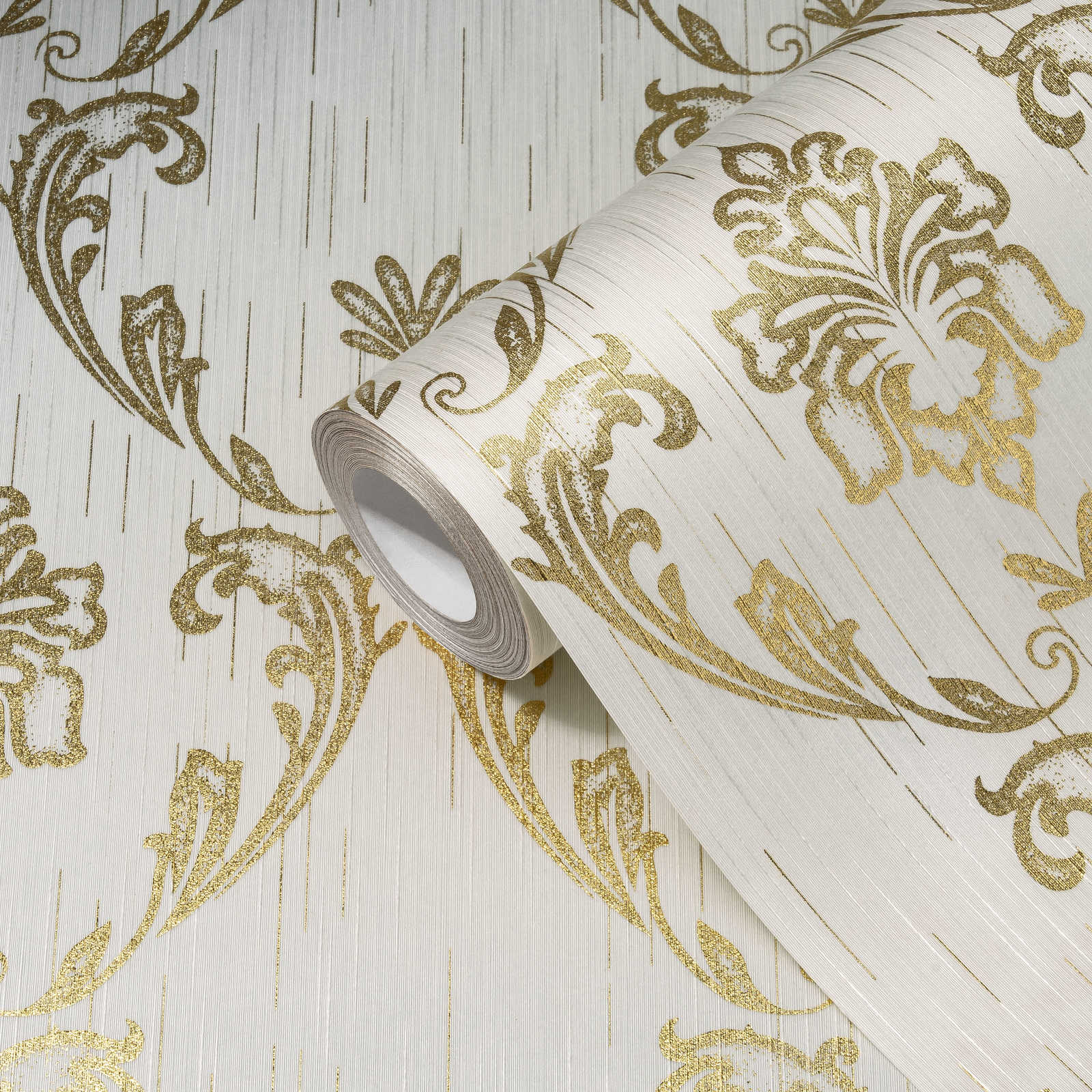             Papier peint ornemental avec éléments floraux dorés - or, blanc
        