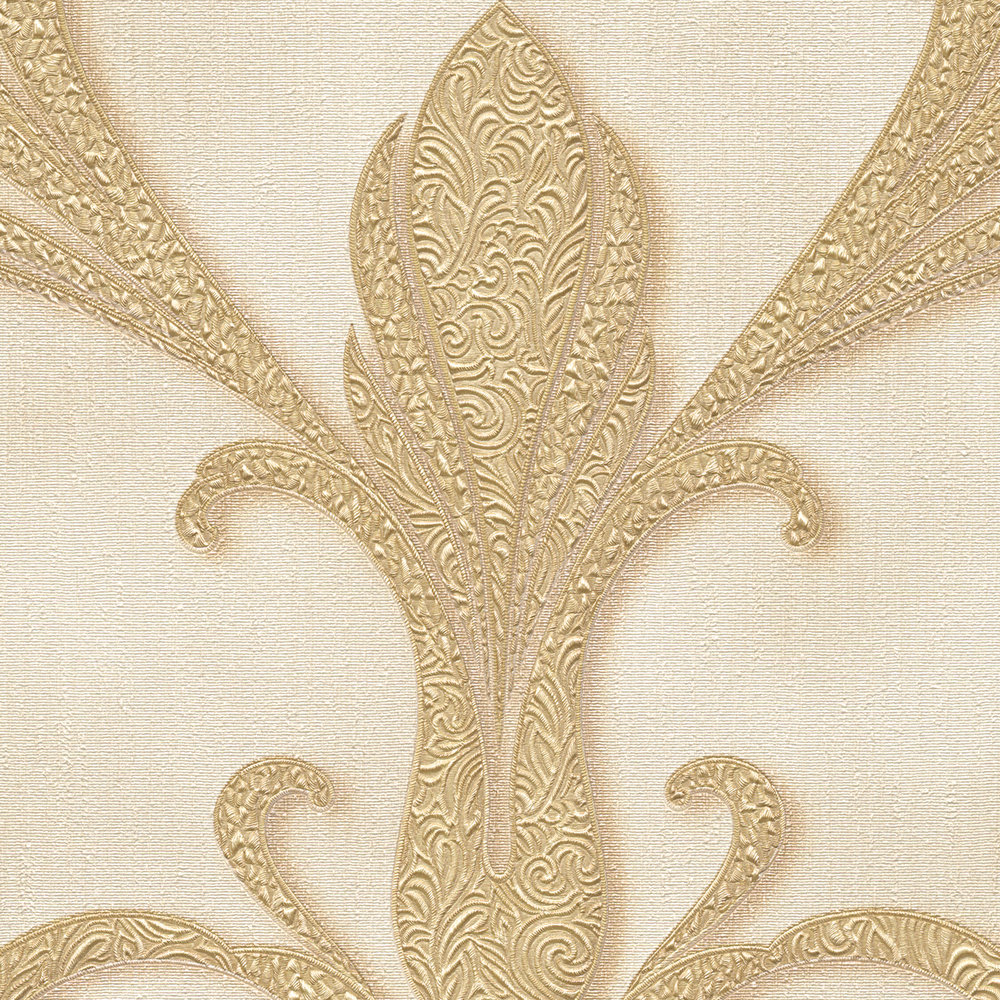             Metallic wallpaper with filigree ornament pattern - cream
        