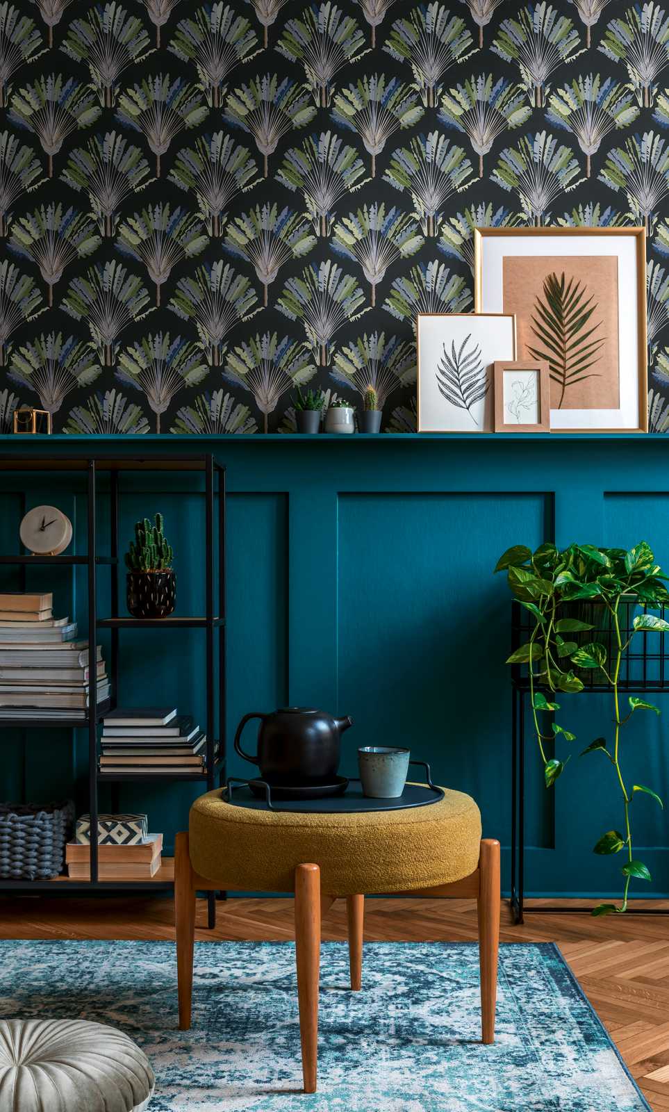             Papier peint foncé Design Palmiers avec impression de motifs - vert, noir, bleu
        