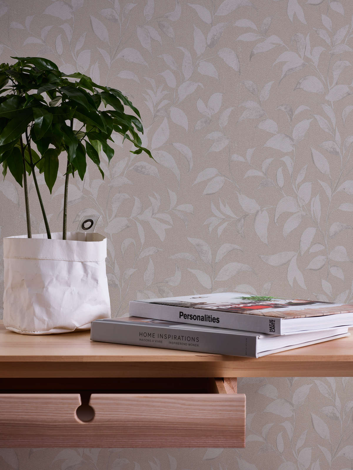             Floral leaves wallpaper shimmering textured - grey, silver
        
