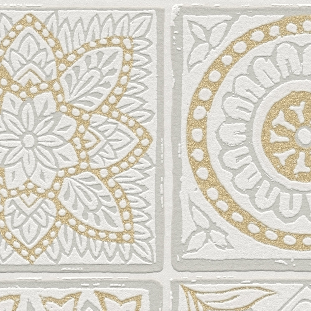             Papier peint intissé aspect carrelage avec mosaïques florales - or, gris, blanc
        