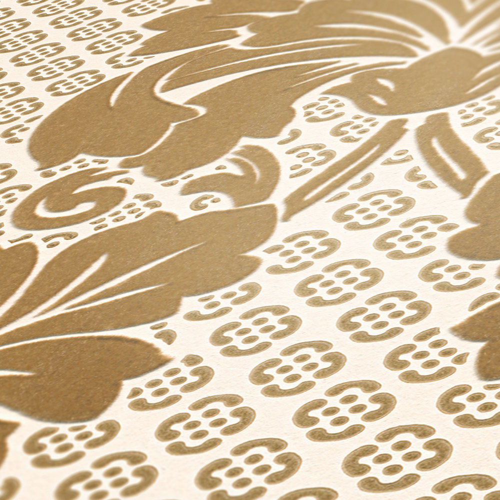             Patterned ornamental wallpaper with large floral motif - gold, cream
        